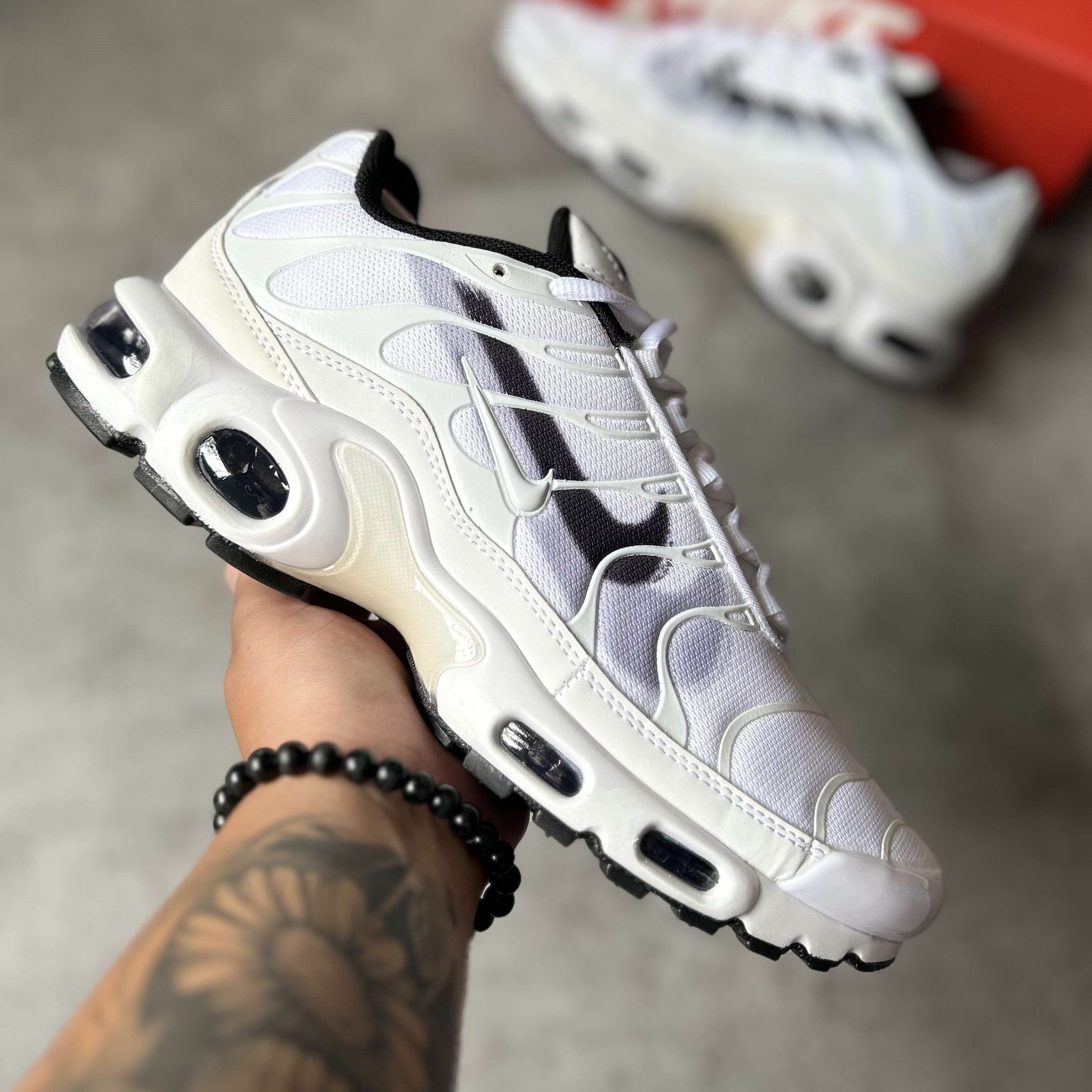 Air Max Plus TN Spray Paint Swoosh White Cool Grey