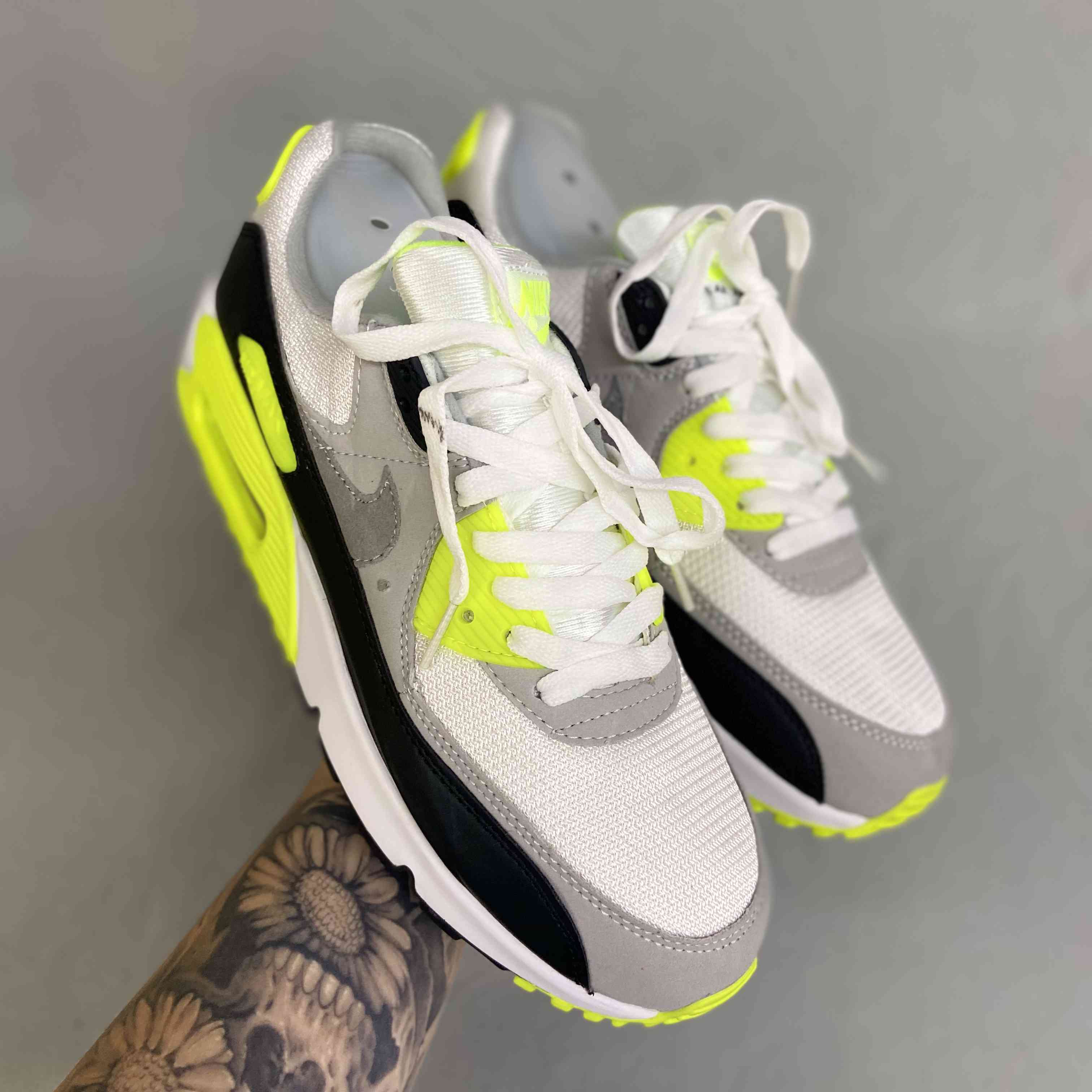 Air Max 90 Volt
