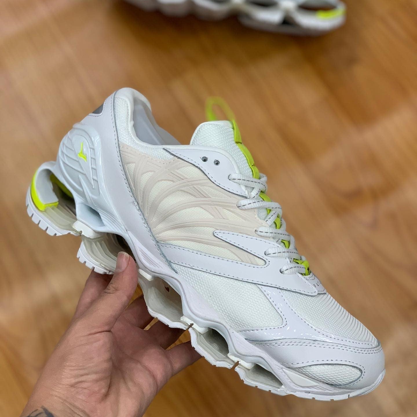 Mizuno Futur White Safety Yellow