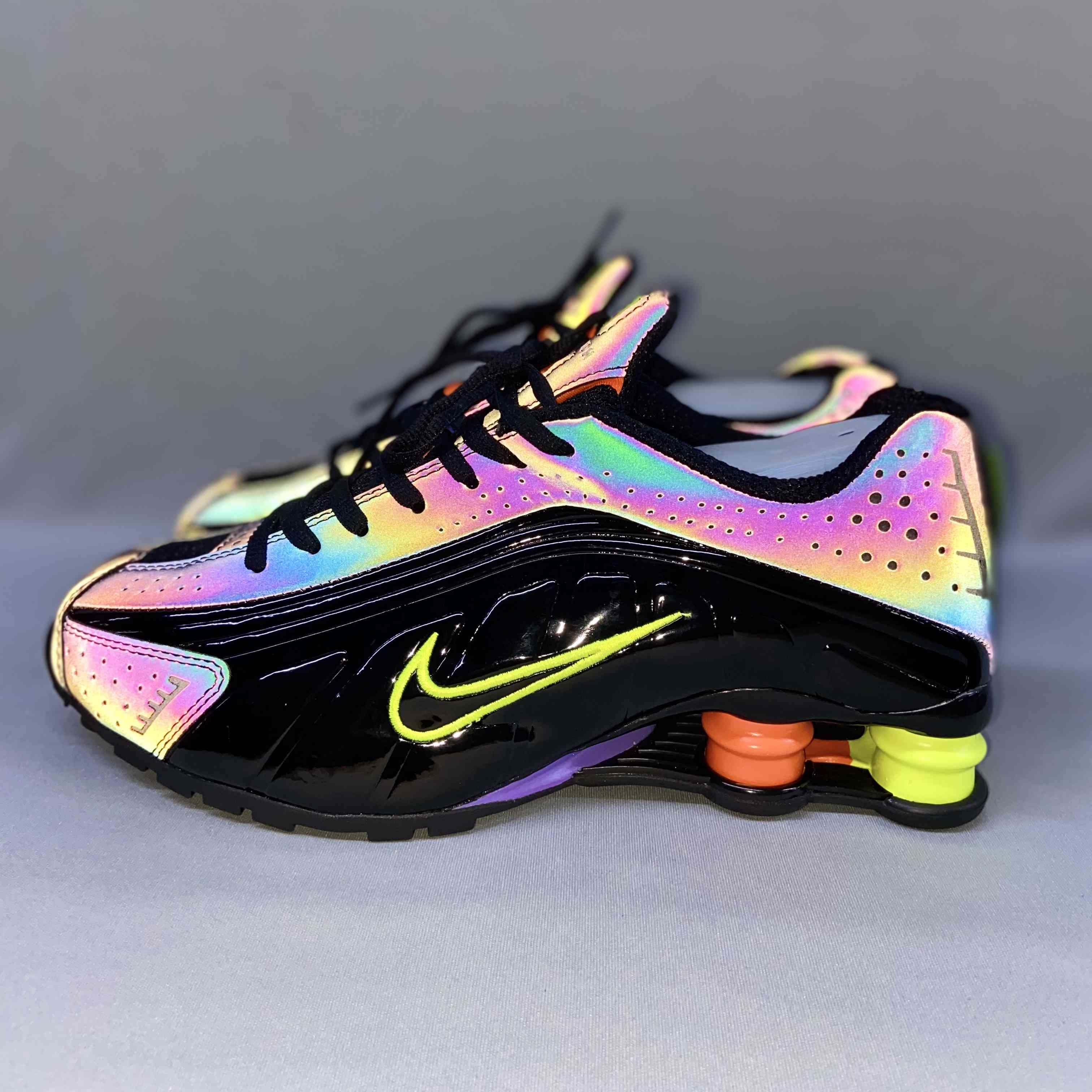 Shox R4 Black Multi Volt