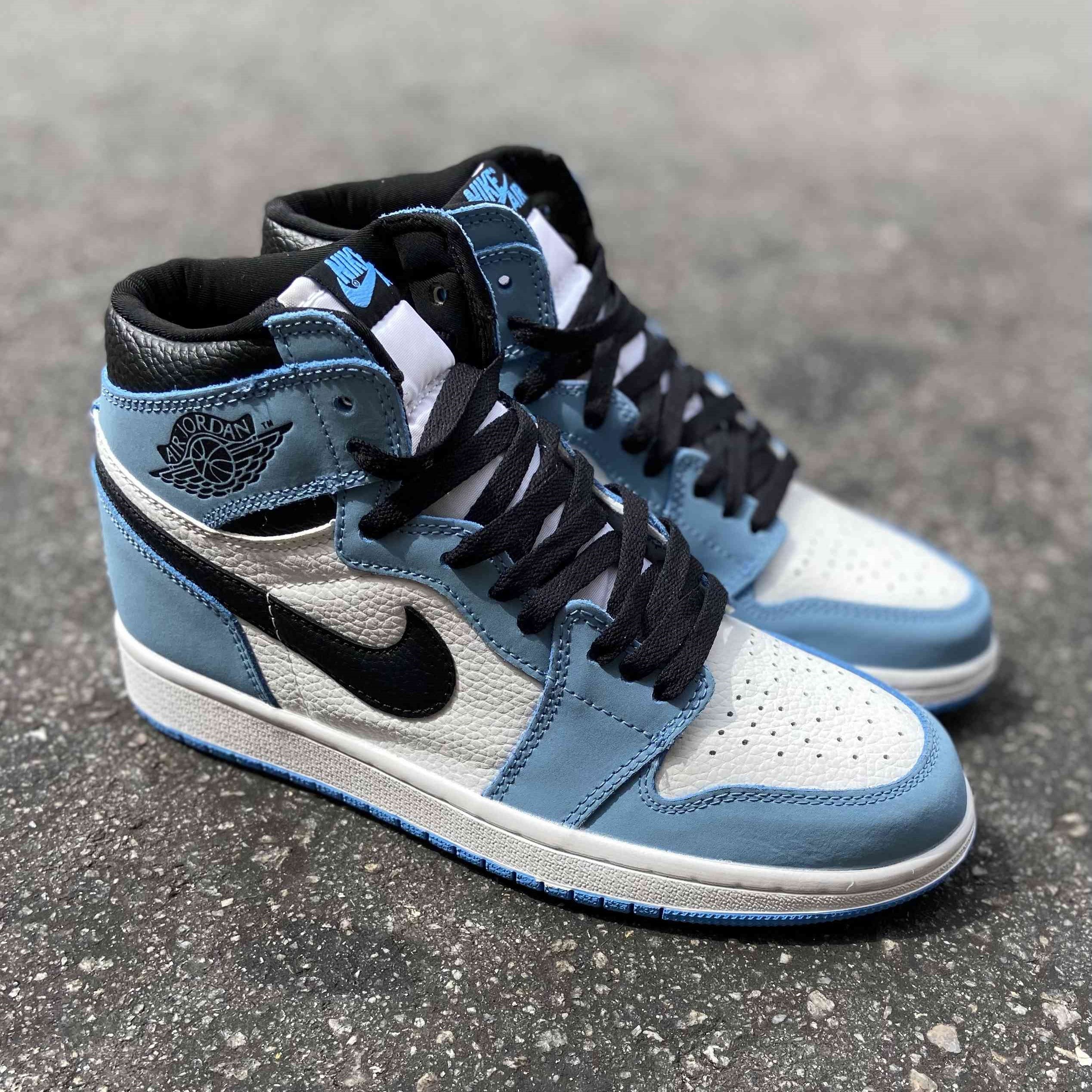 Air Jordan 1 Retro High White University Blue Black