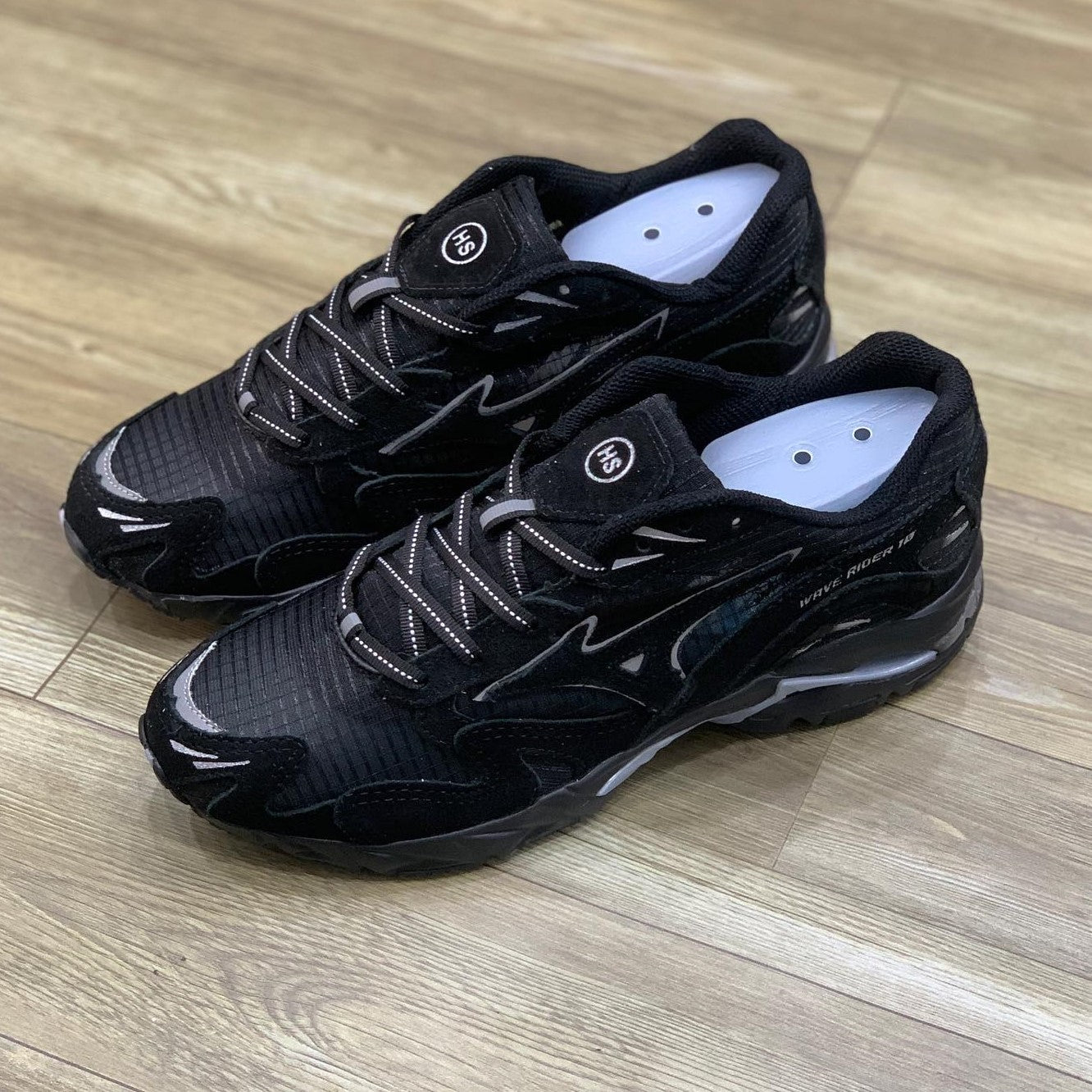 Wave Rider 10 Triple Black