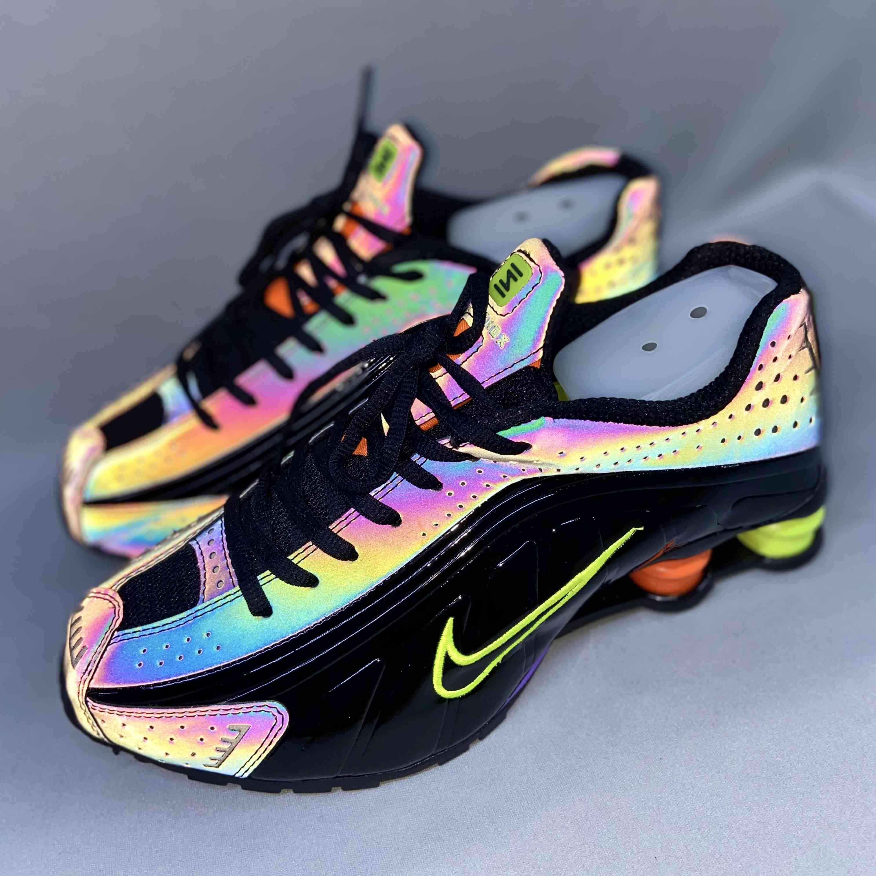 Shox R4 Black Multi Volt