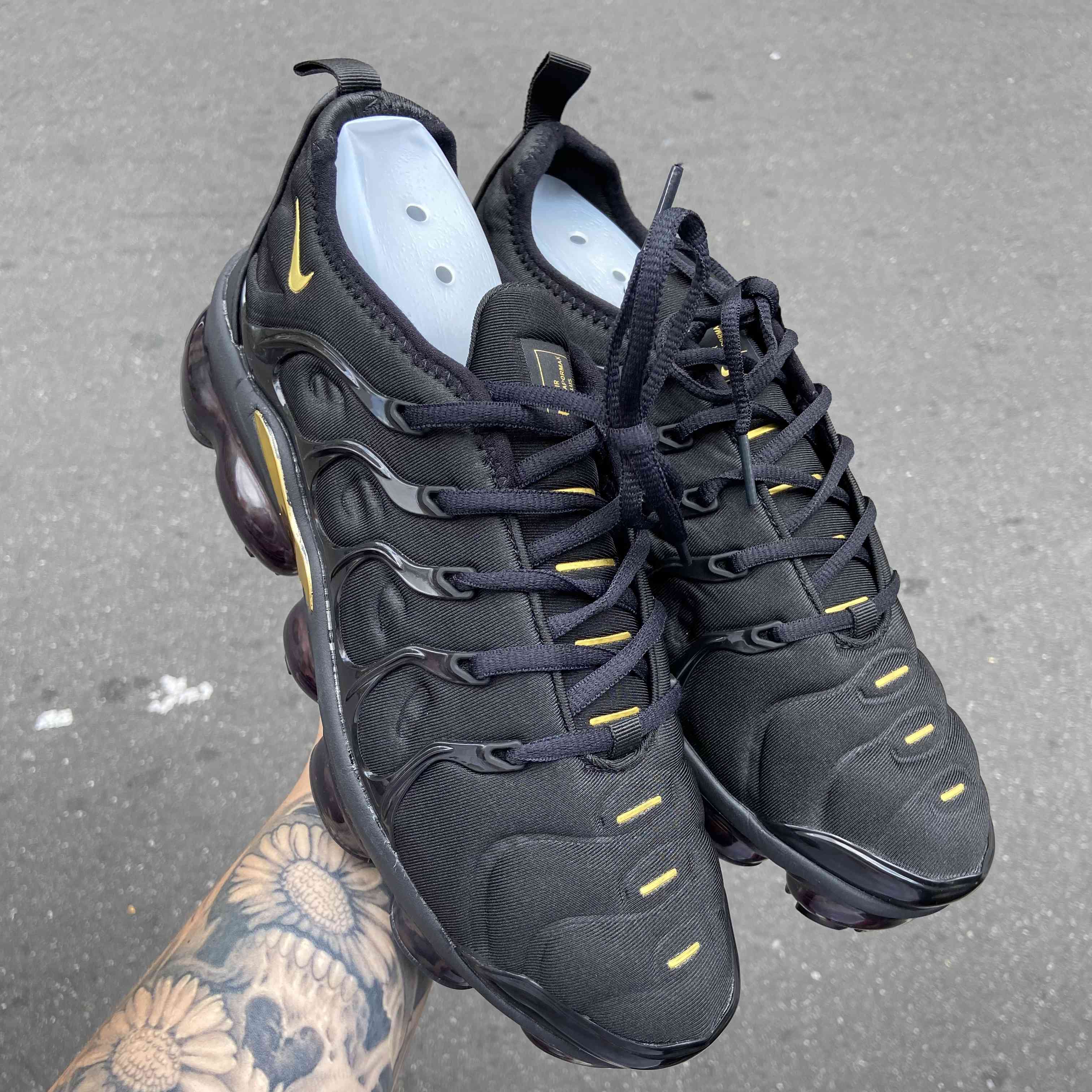VaporMax Plus Black Anthracite Gold
