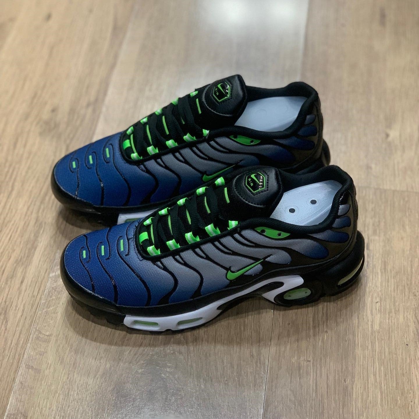Air Max Plus TN Icons Black Scream Green