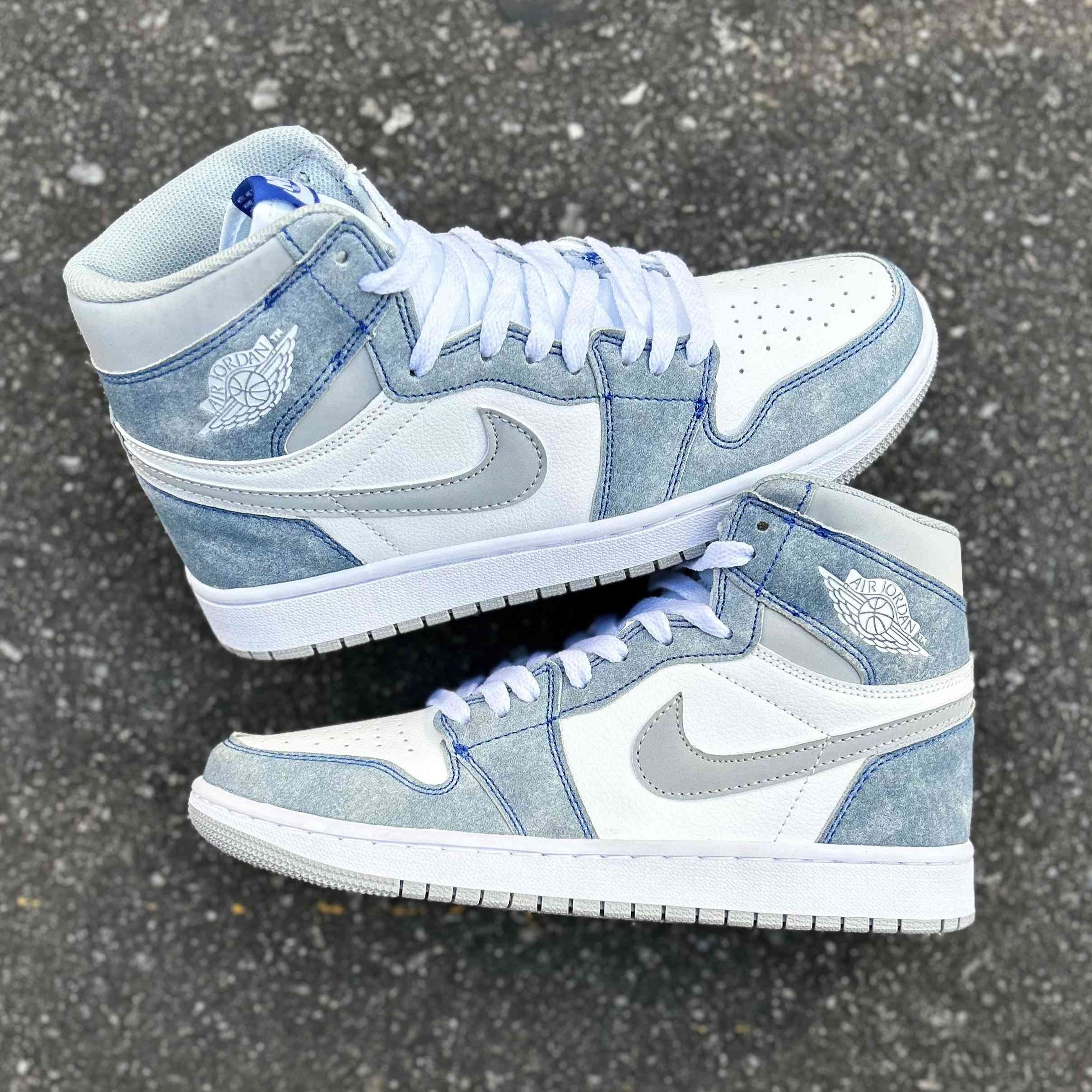 Air Jordan 1 High Hyper Royal