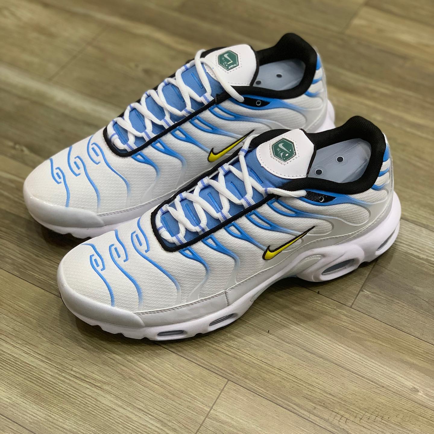Air Max Plus TN University Gold White