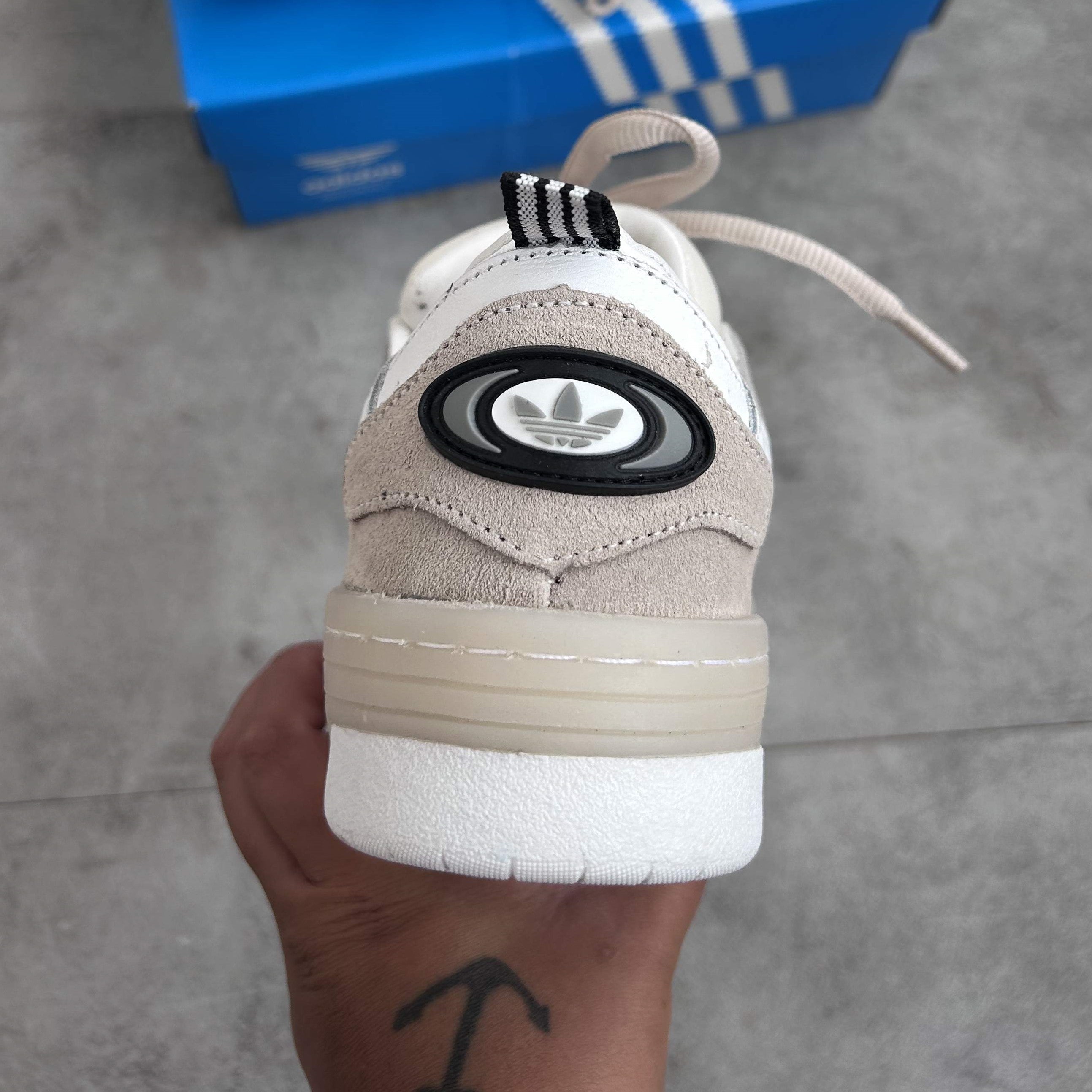 ADI2000 Chalk White Black