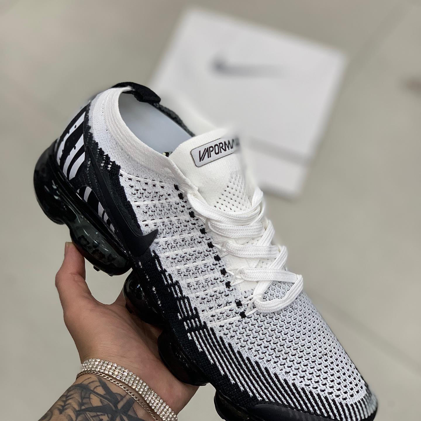 VaporMax Flyknit 2 Zebra