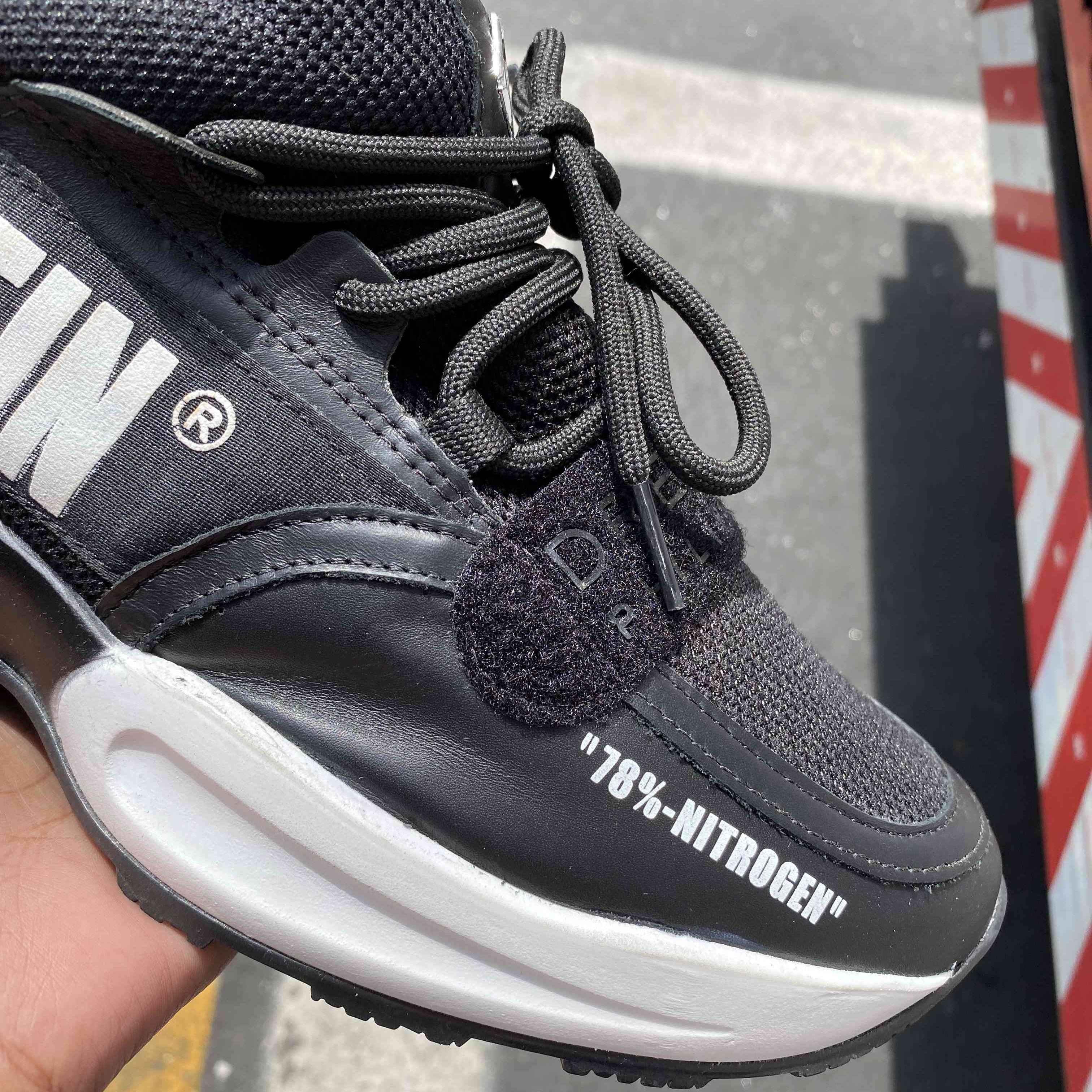 Dream Big 78%-Nitrogen Black White