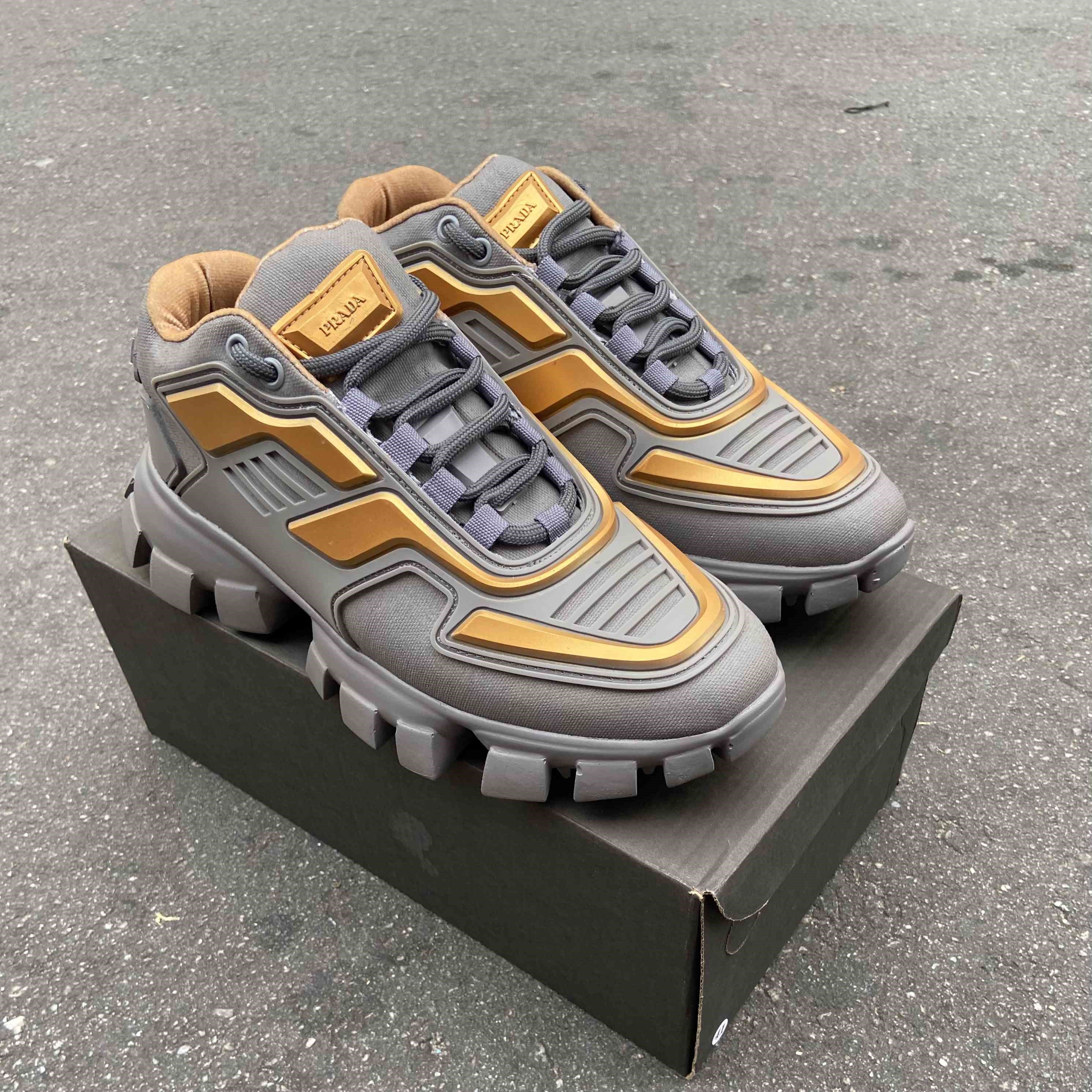 Cloudbust Thunder Grey Gold