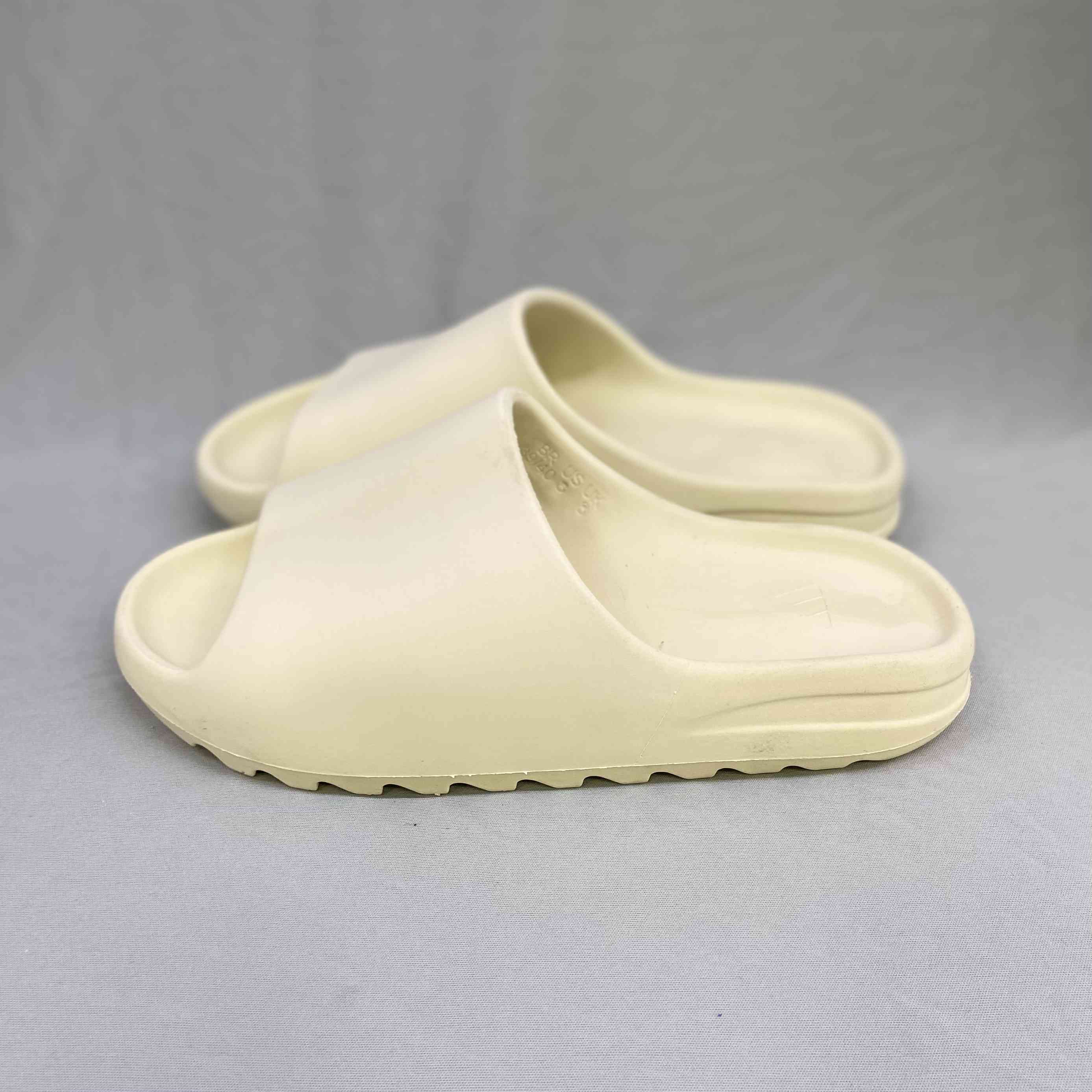 Yeezy Slide Bone