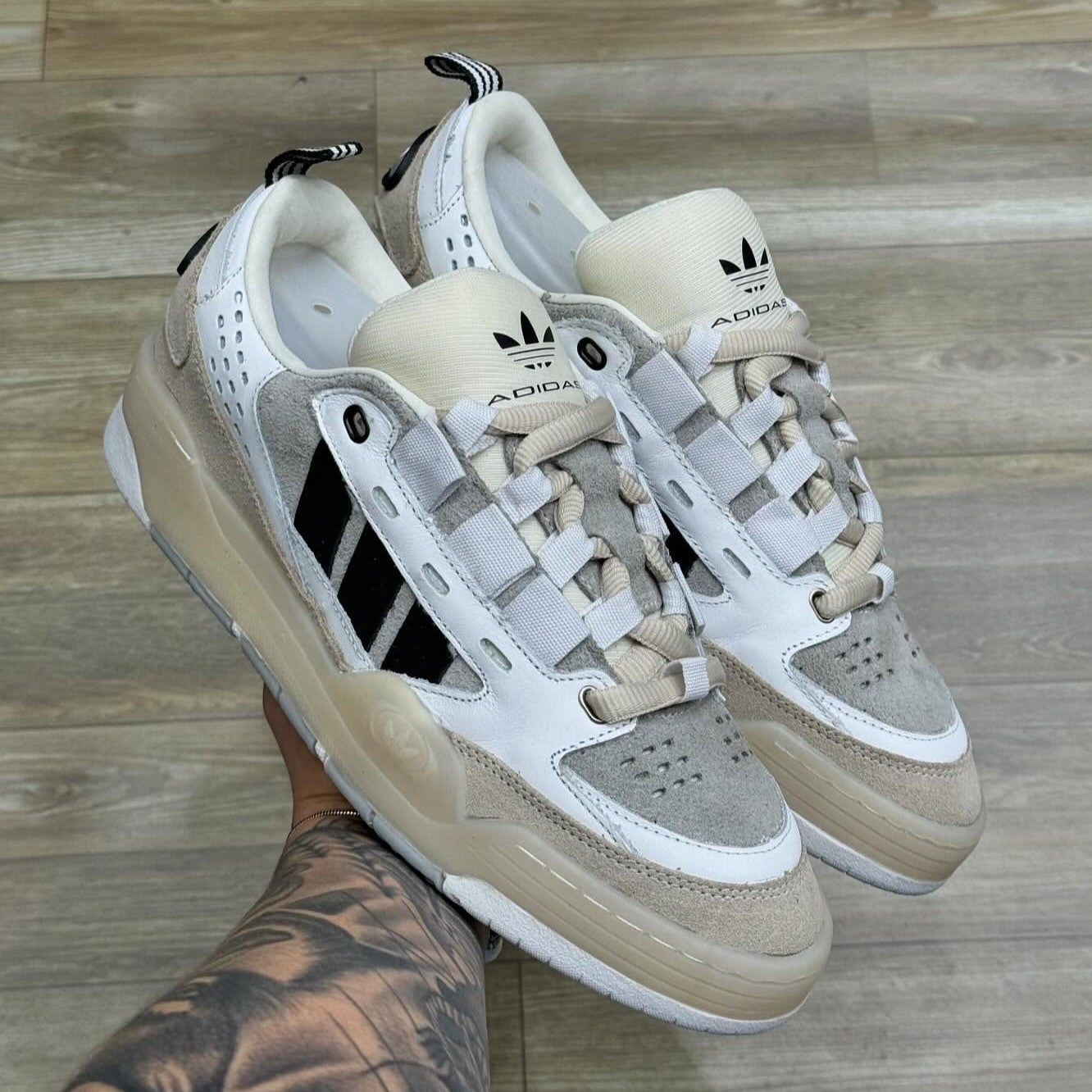 ADI2000 Chalk White Black