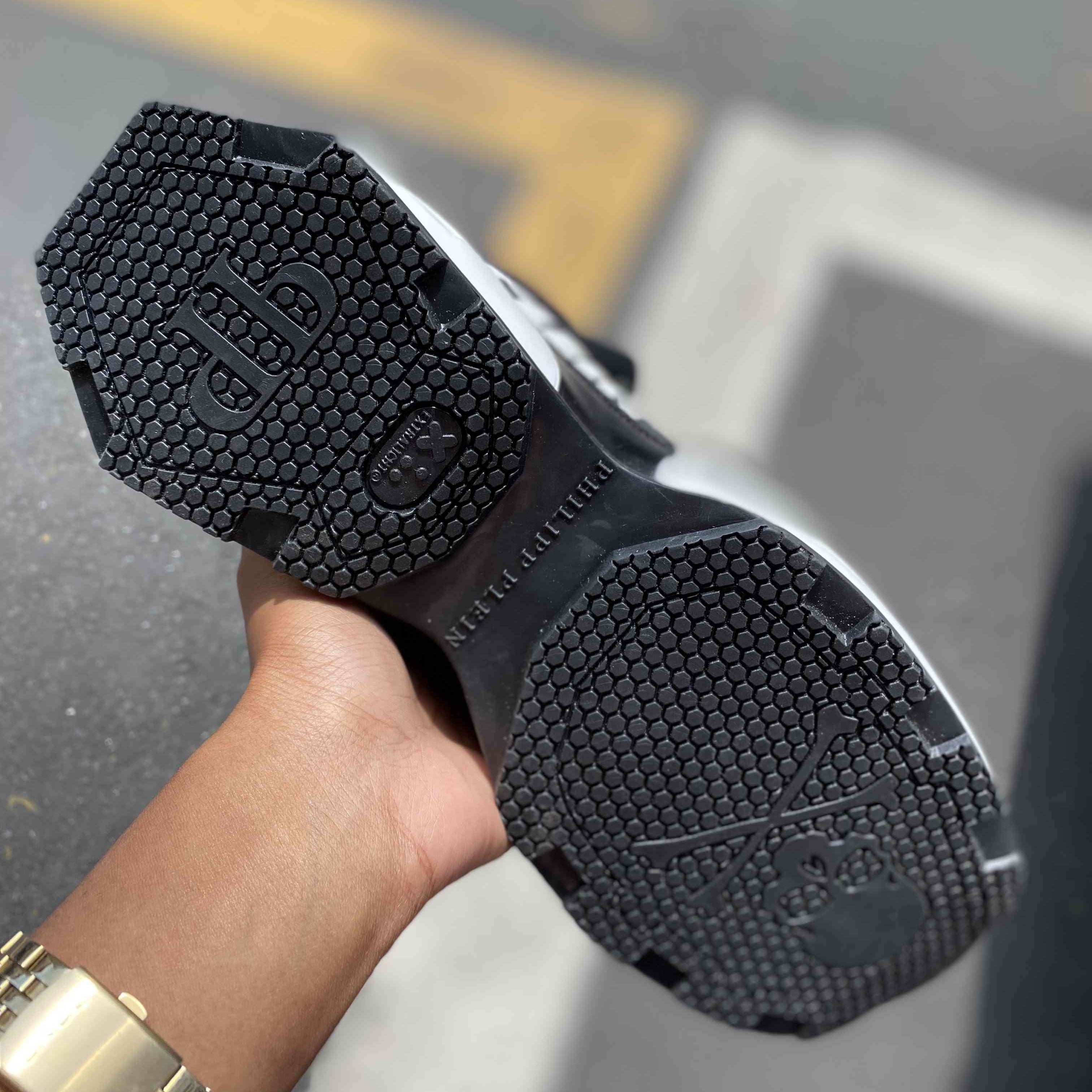 Dream Big 78%-Nitrogen Black White