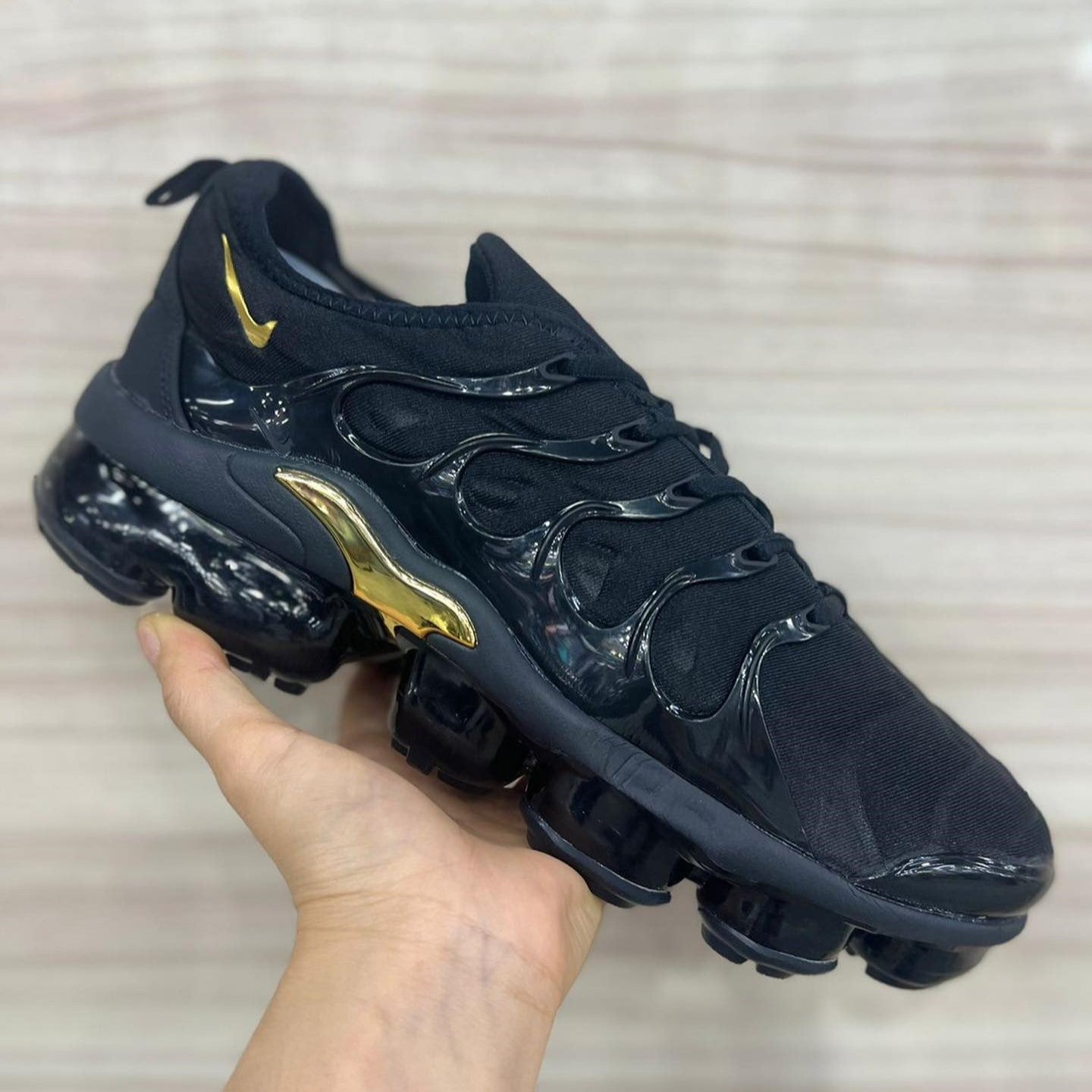 VaporMax Plus Black Anthracite Gold