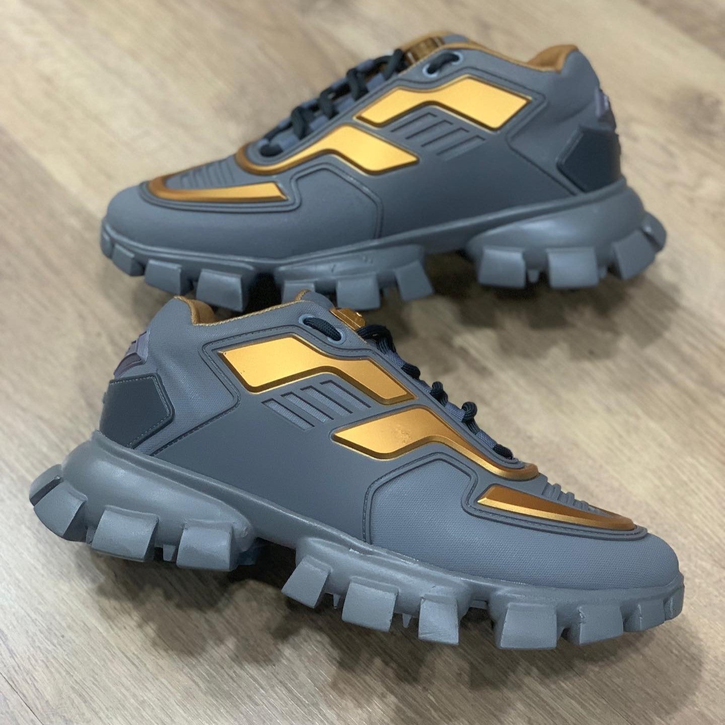 Cloudbust Thunder Grey Gold