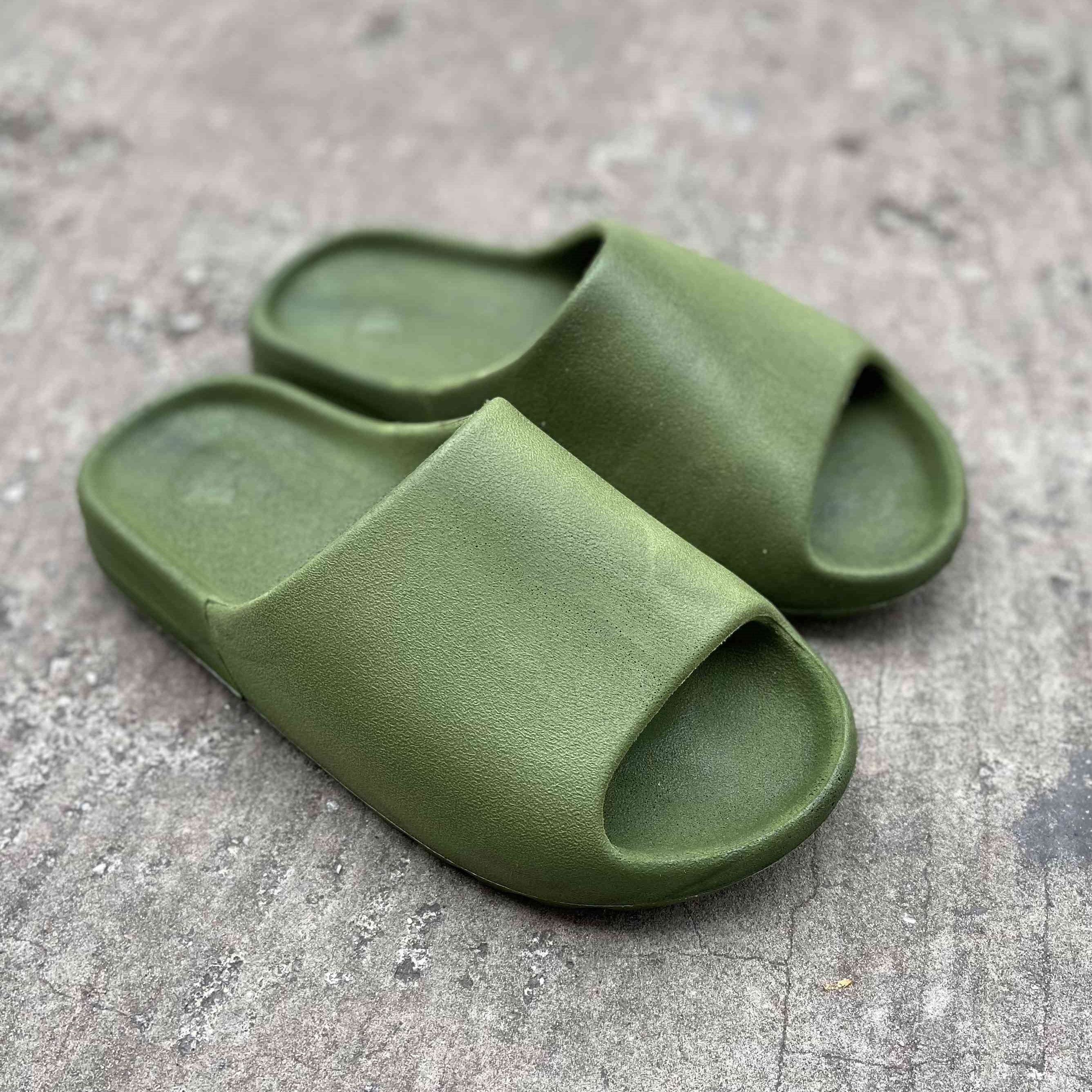 Yeezy Slide Resin