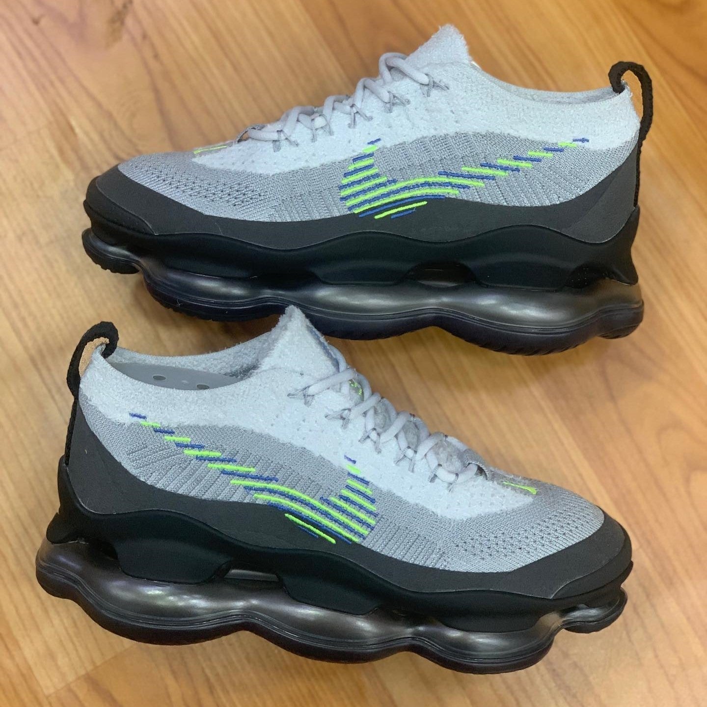 Air Max Scorpion Flyknit Wolf Grey Volt