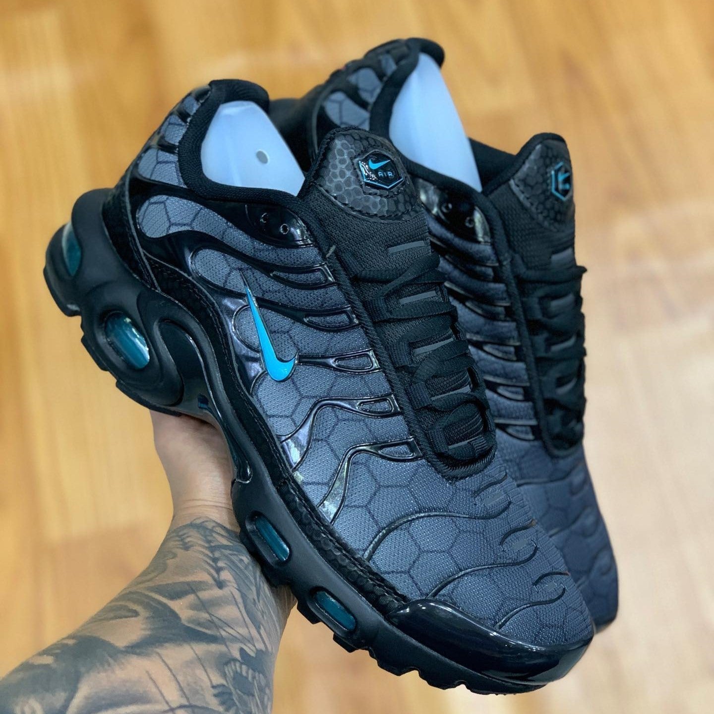 Air Max Plus Hex Black Laser Blue