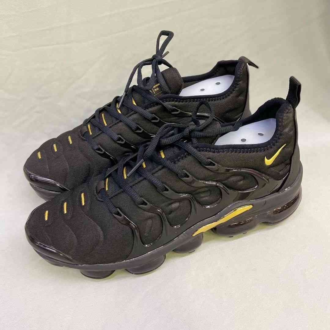 VaporMax Plus Black Anthracite Gold
