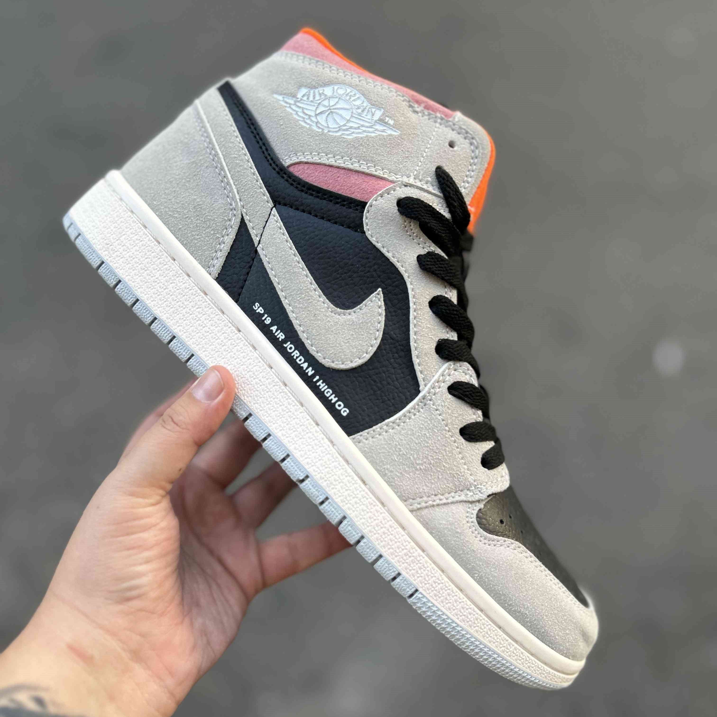 Air Jordan 1 Retro High OG Neutral Grey Hyper Crimson