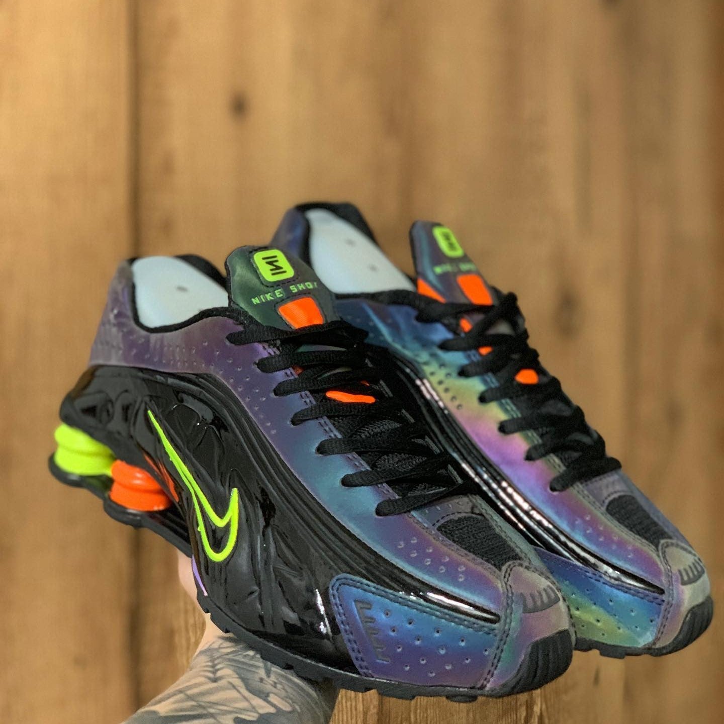 Shox R4 Black Multi Volt