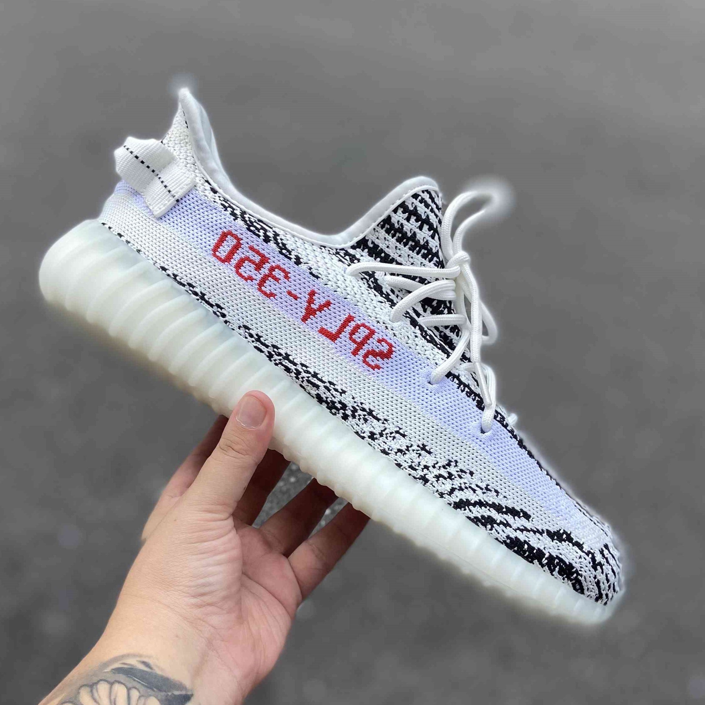Yeezy Boost 350 v2 Zebra