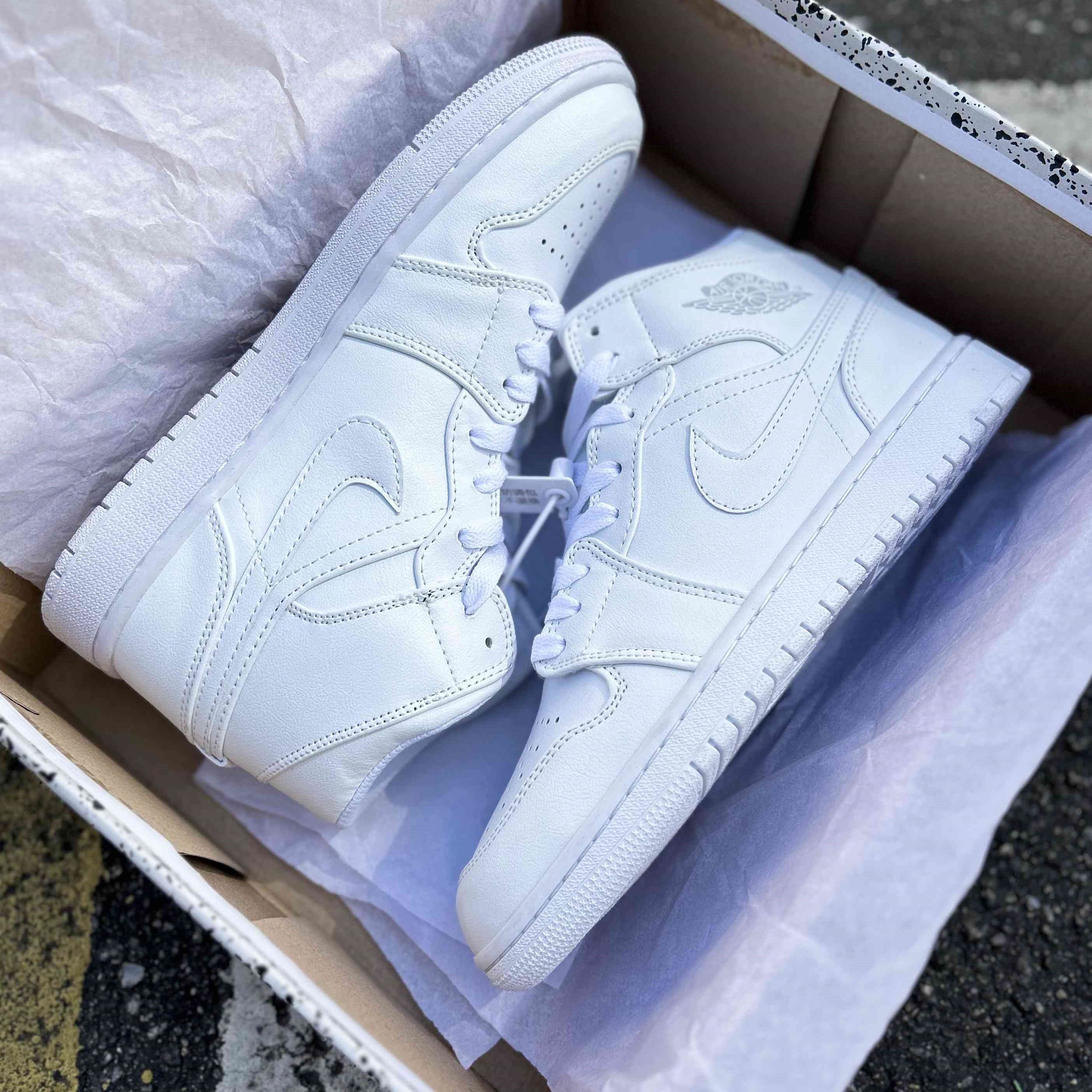 Air Jordan 1 Mid GS Triple White
