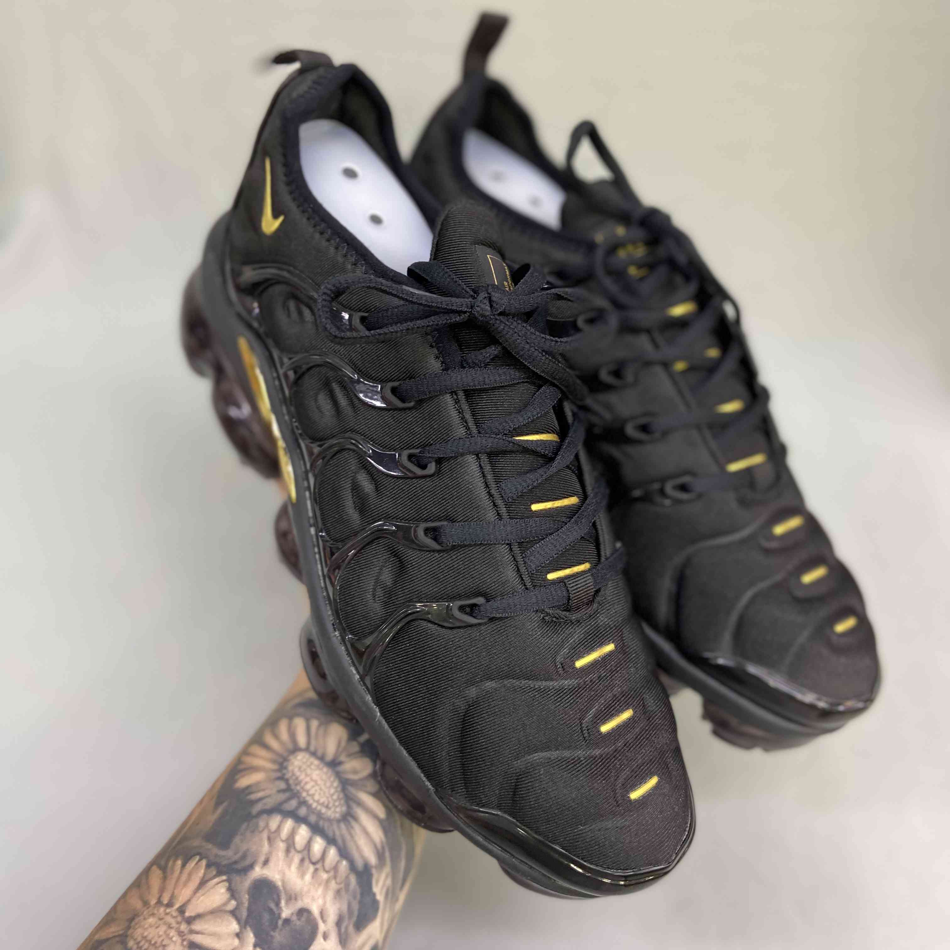VaporMax Plus Black Anthracite Gold