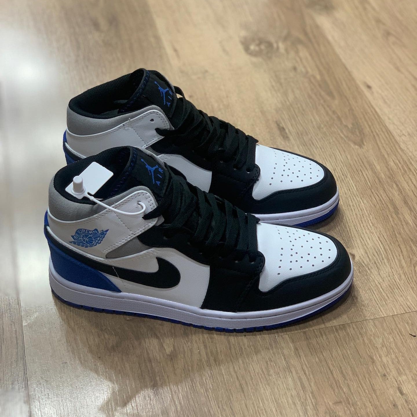 Air Jordan 1 Mid SE Royal Black Toe