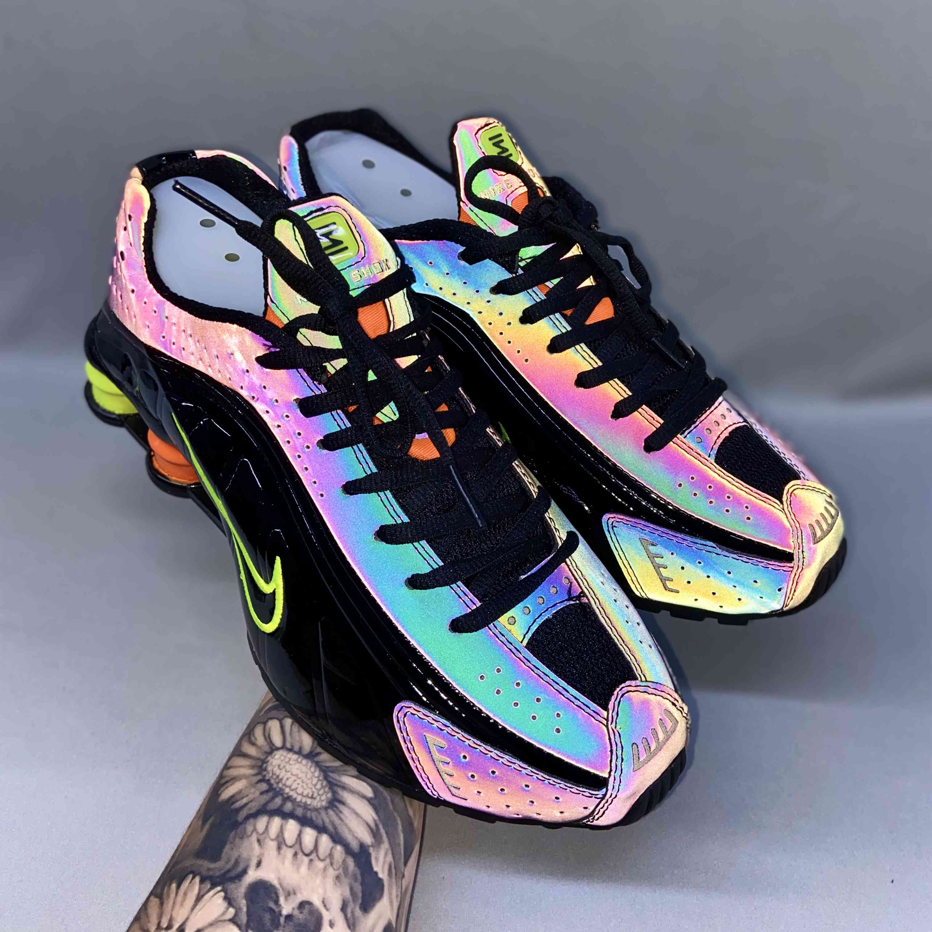 Shox R4 Black Multi Volt