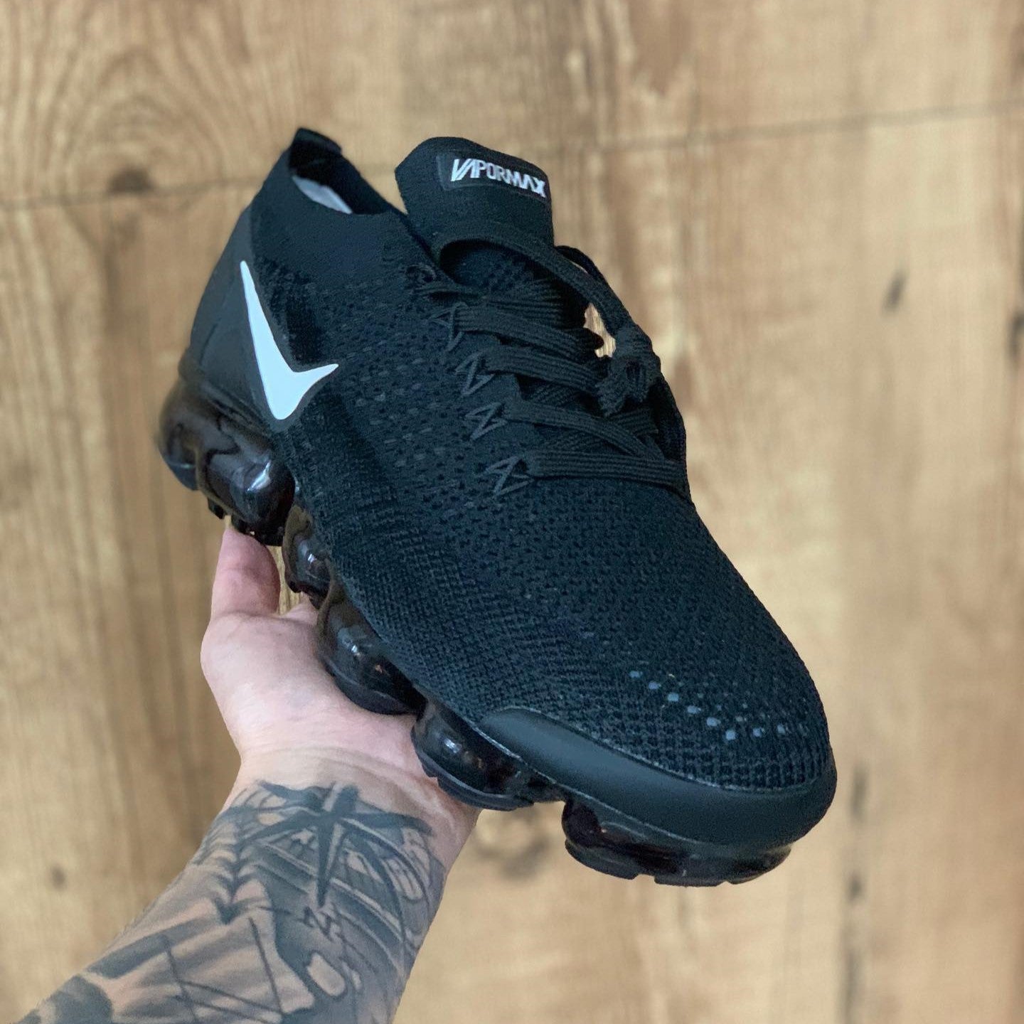 VaporMax Flyknit 2 Black White Sample