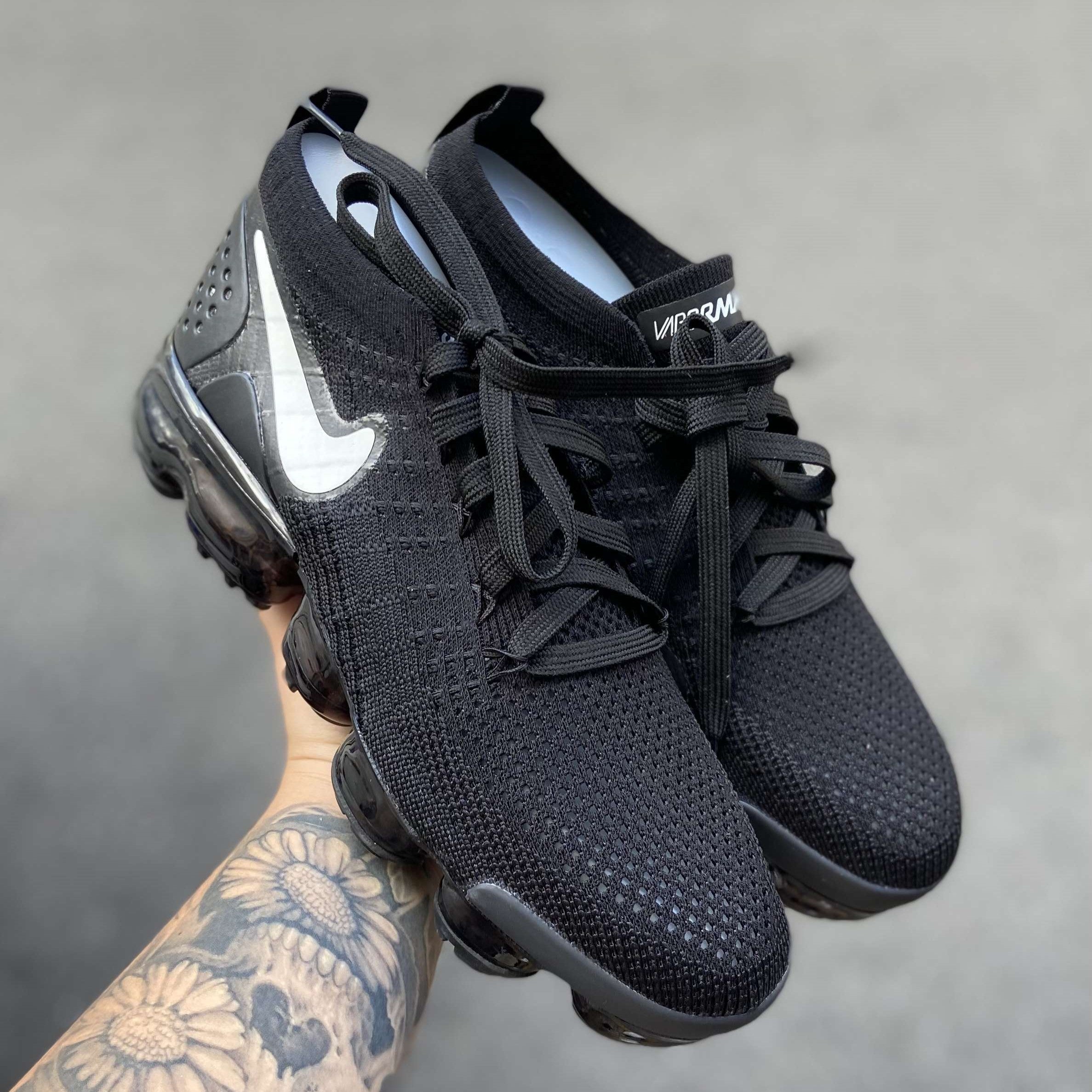 VaporMax Flyknit 2 Black White Sample