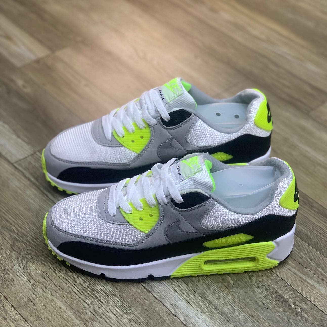 Air Max 90 Volt