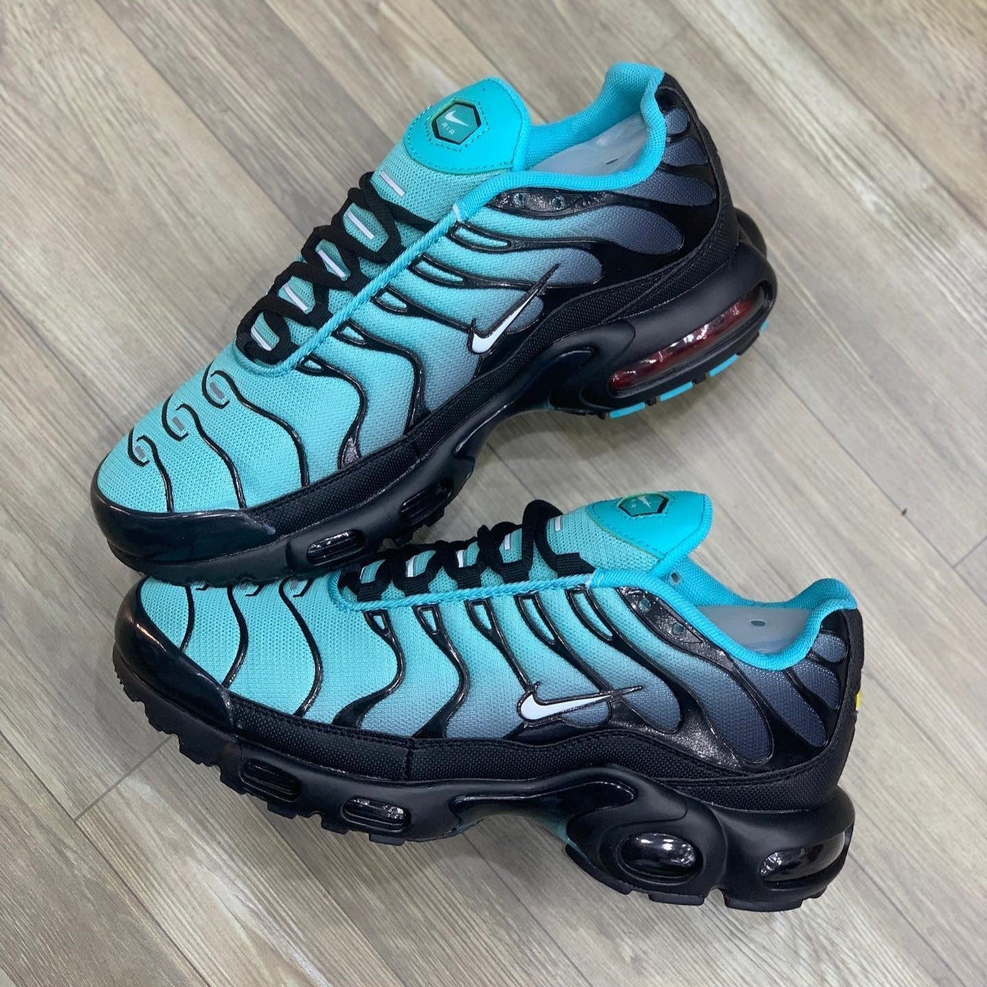 Air Max Plus TN Light Retro
