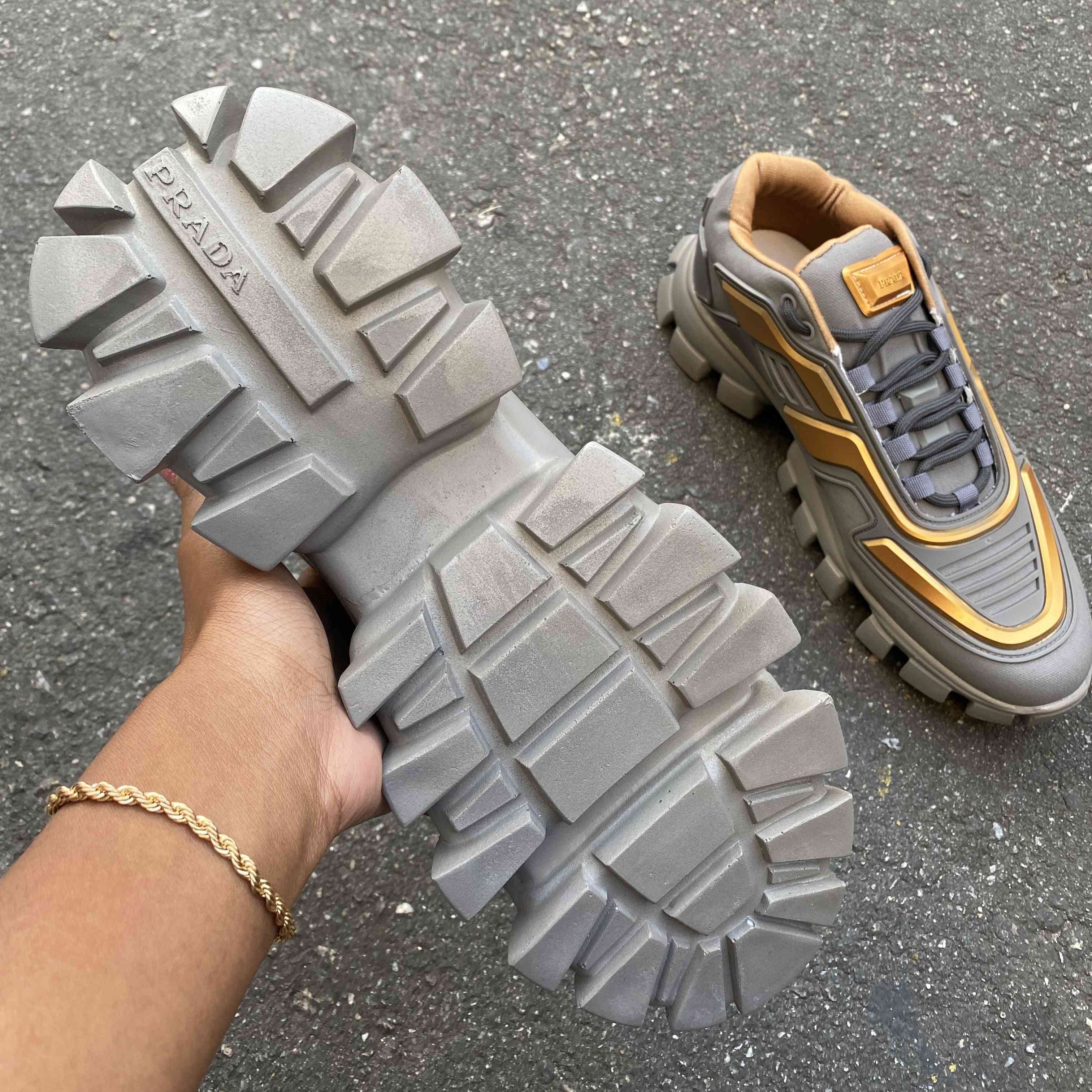 Cloudbust Thunder Grey Gold