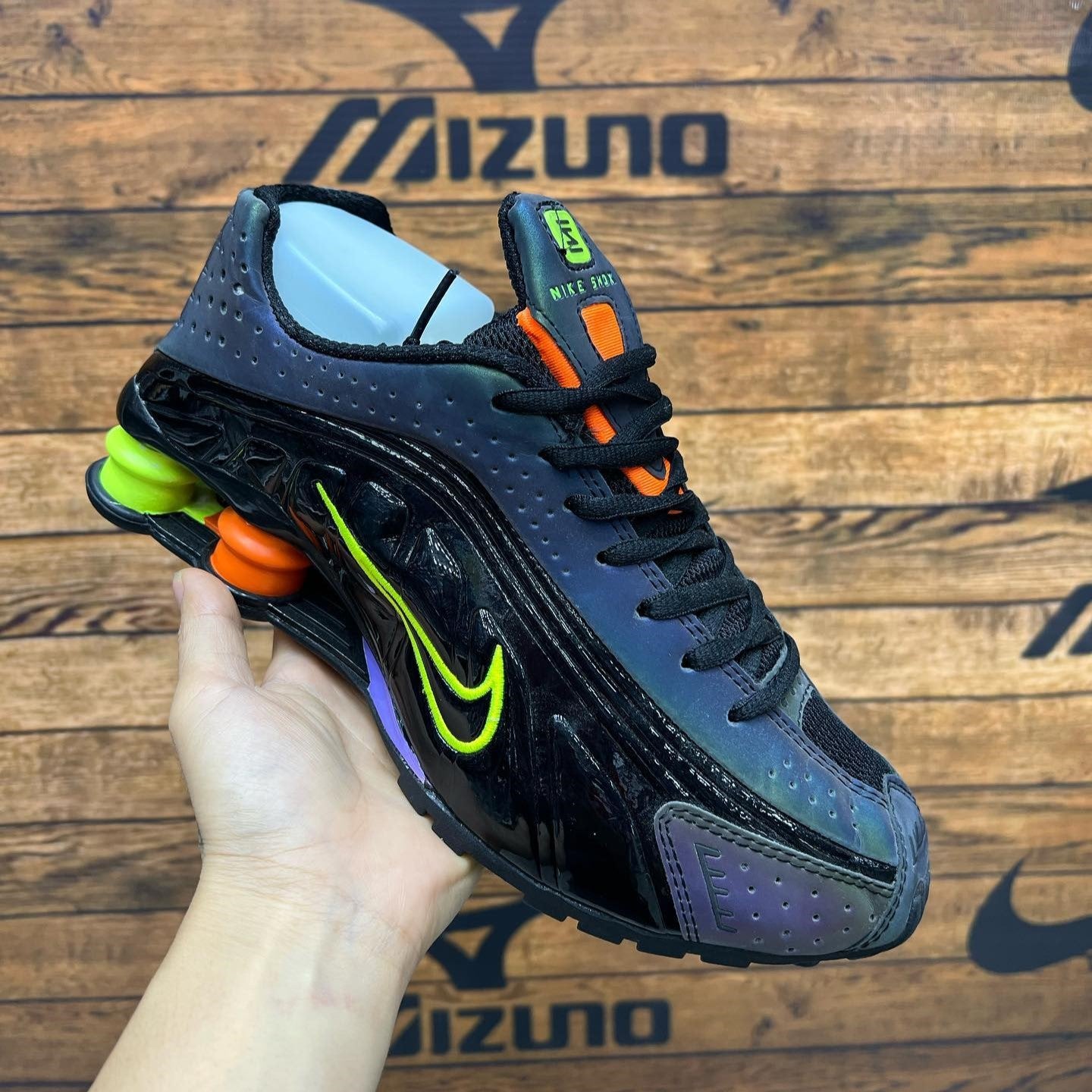 Shox R4 Black Multi Volt