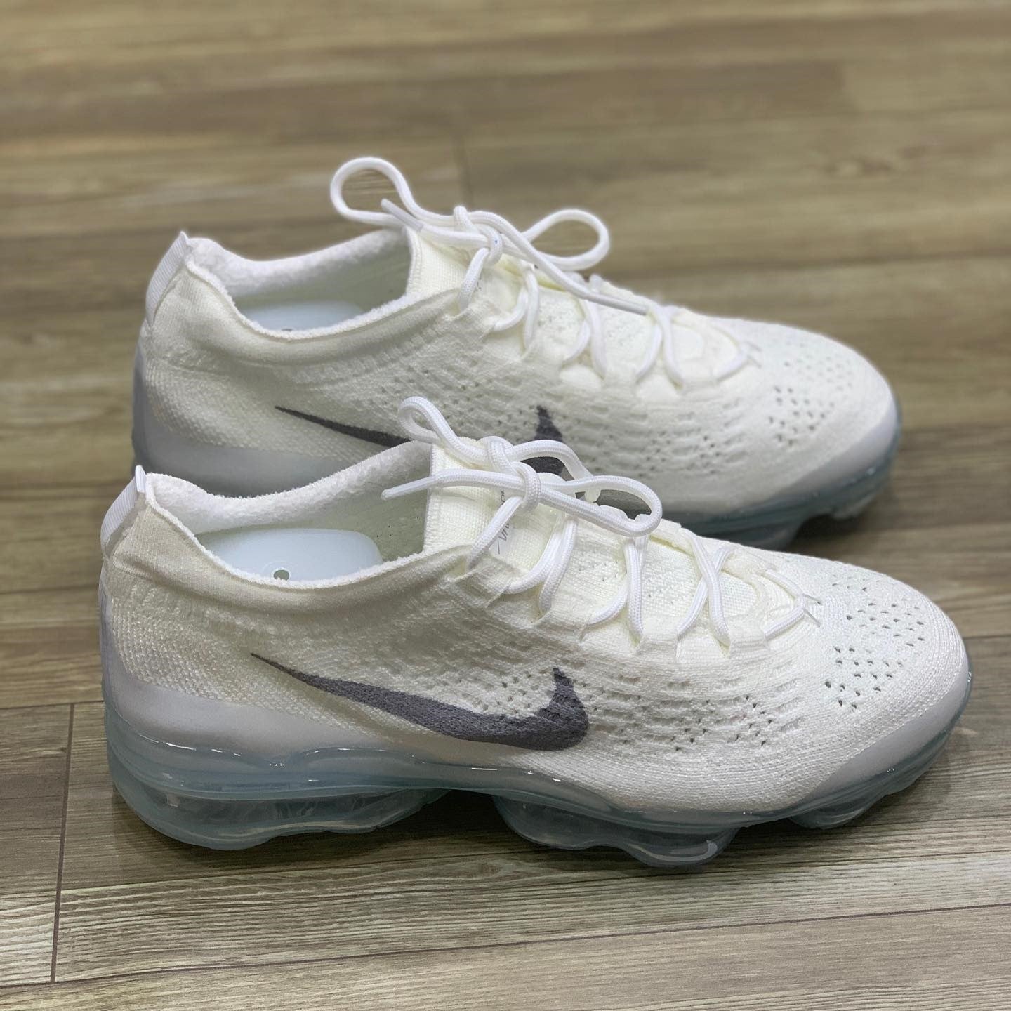 VaporMax Flyknit Pure Platinum