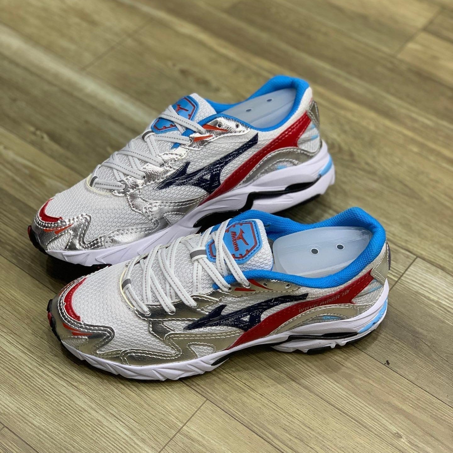 Wave Rider 10 White Silver Red