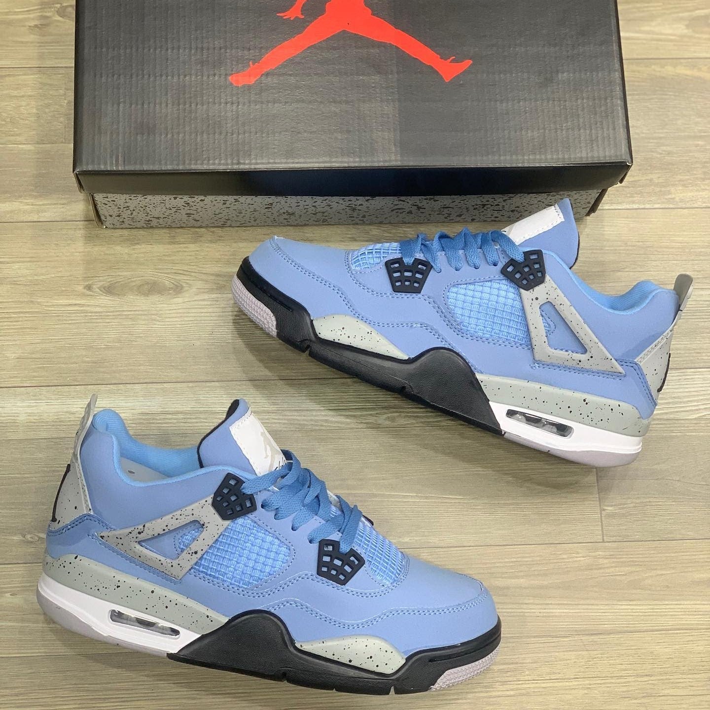 Air Jordan 4 Retro University Blue