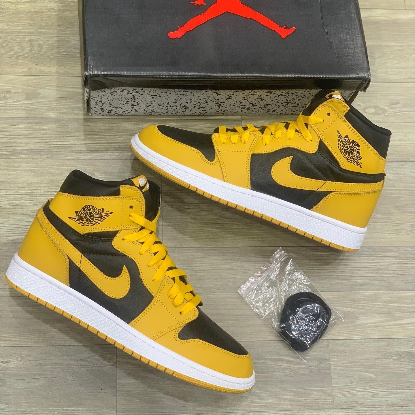 Air Jordan 1 High OG Pollen