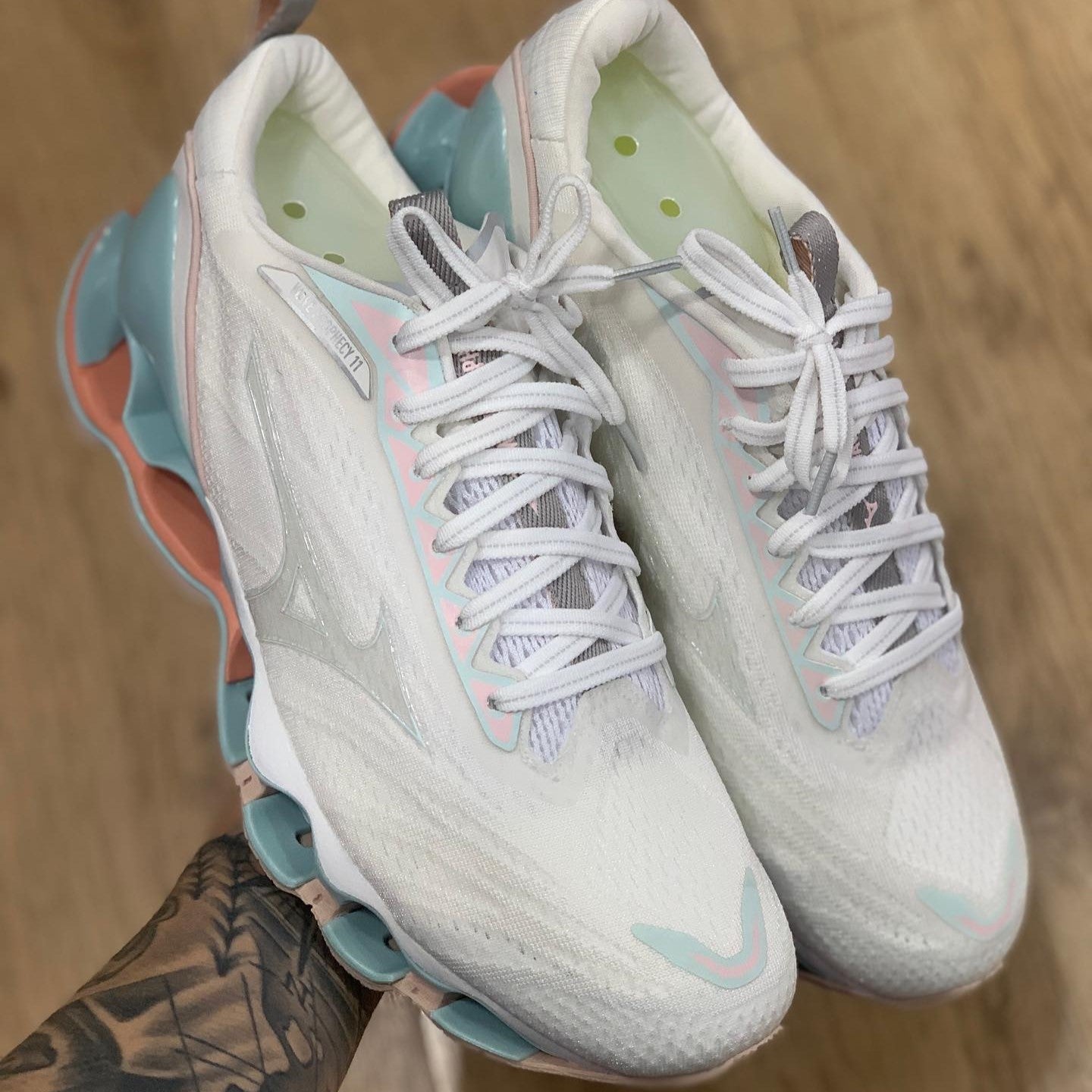 Wave Prophecy 11 Shock Absorption Breathable Blue Pink