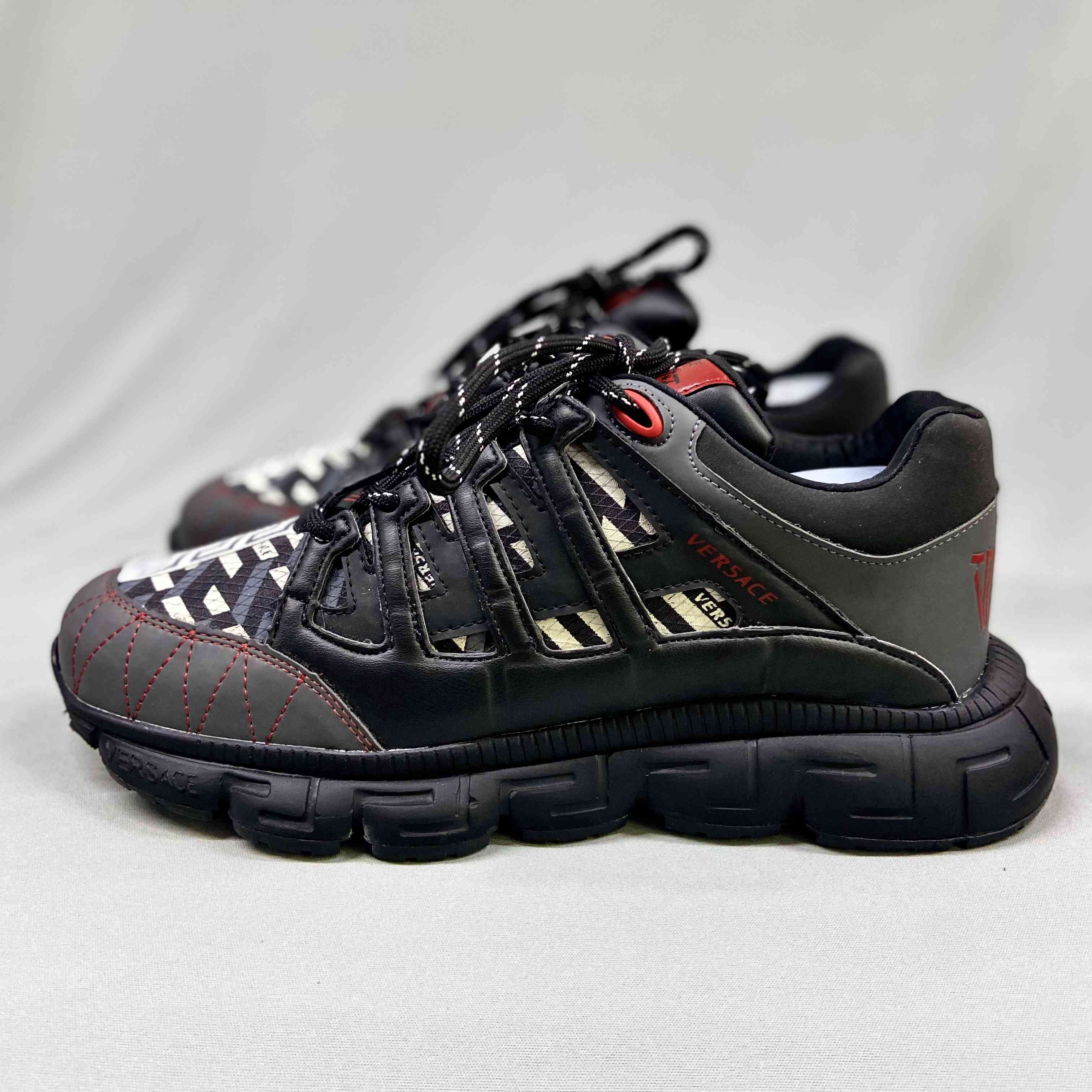 Trigreca Panelled Cut Out