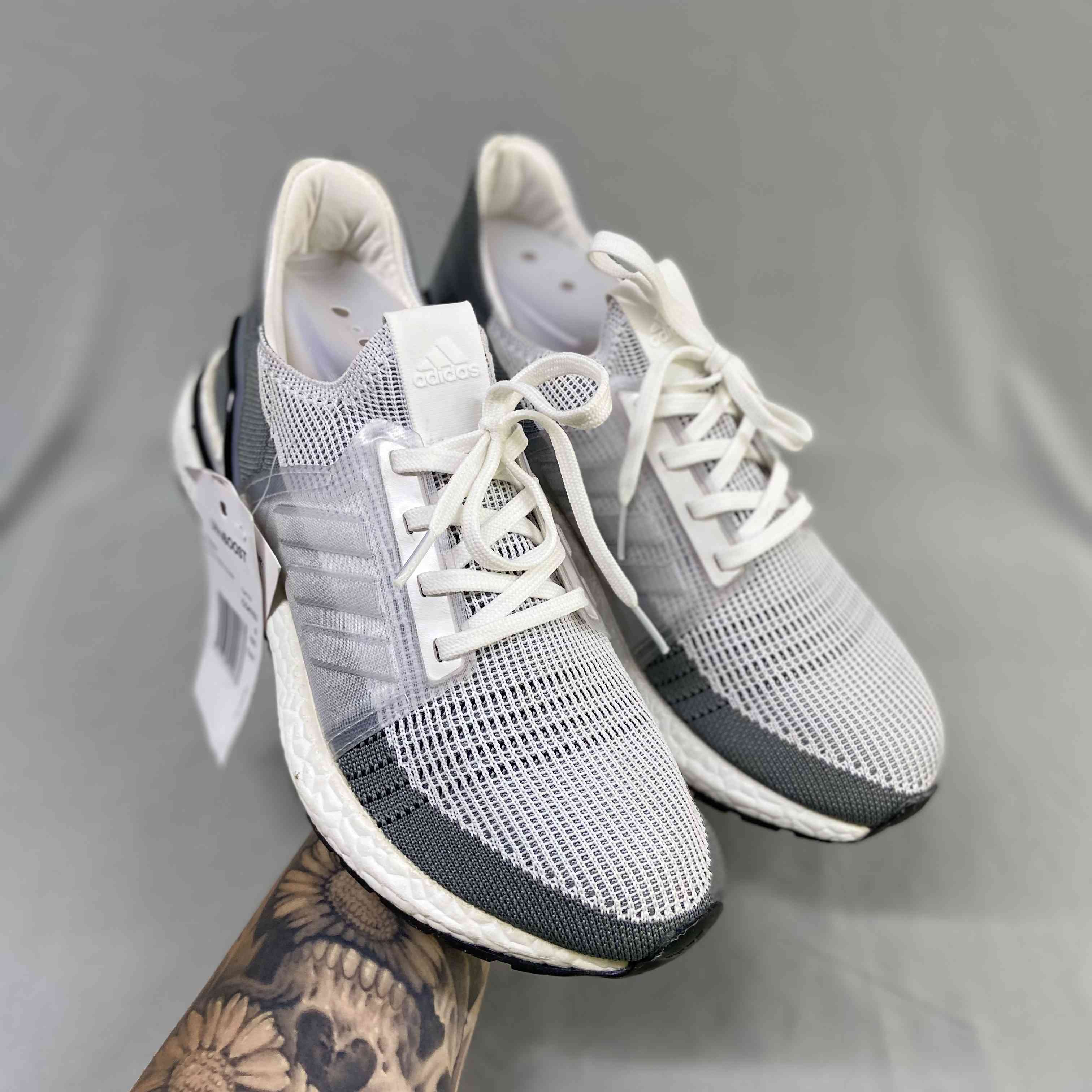 UltraBoost 19 Grey White