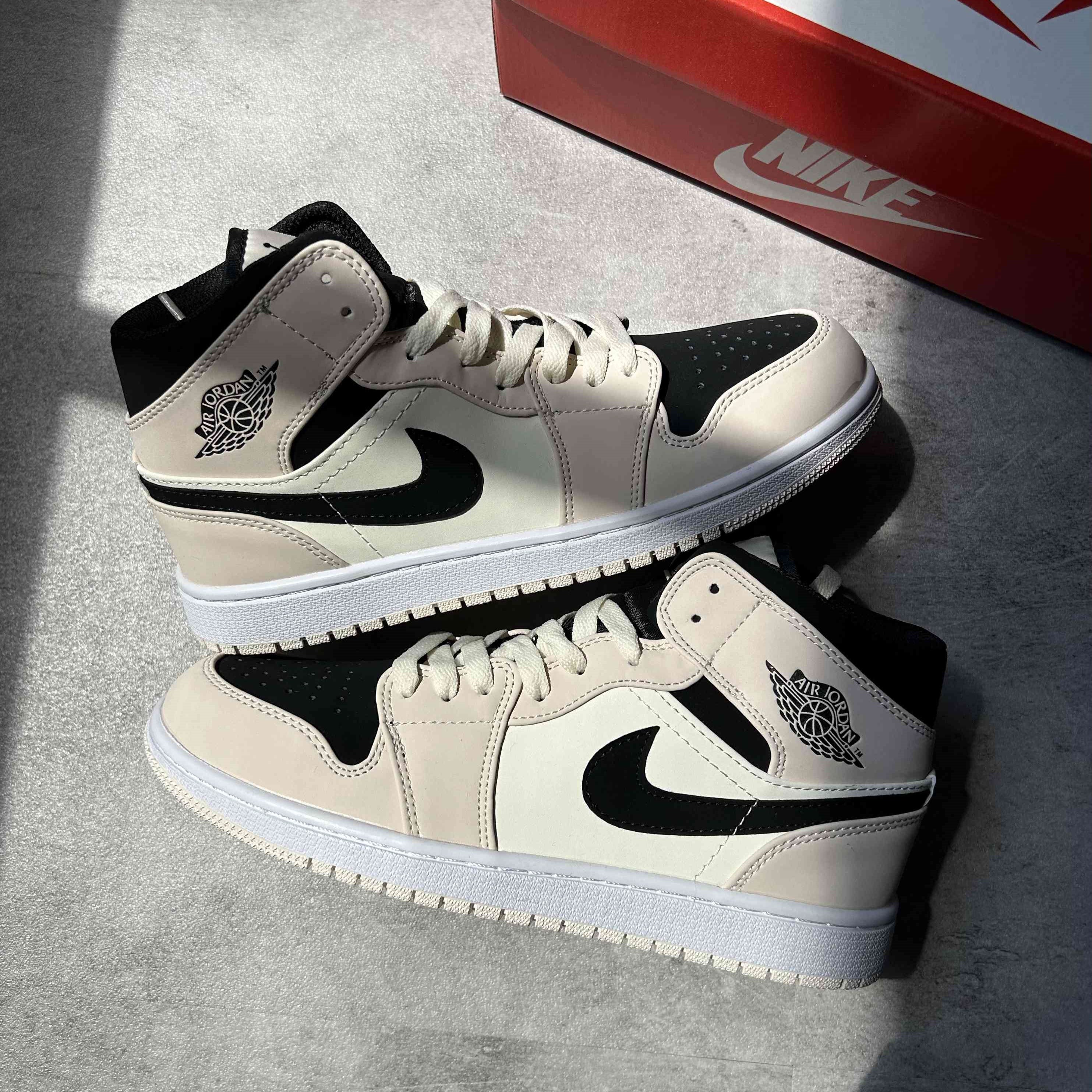 Air Jordan 1 Mid Barely Orange