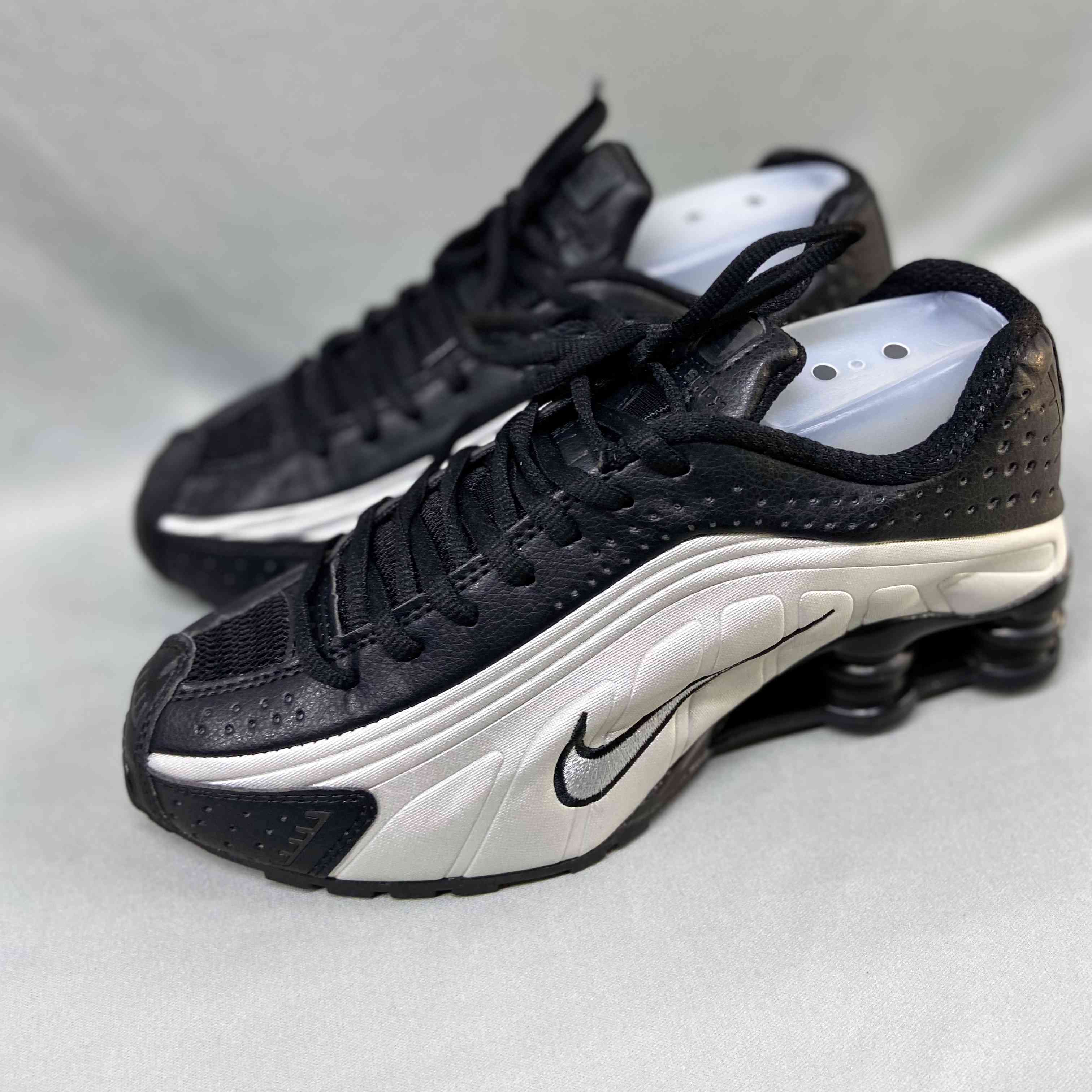 Shox R4 Black Silver