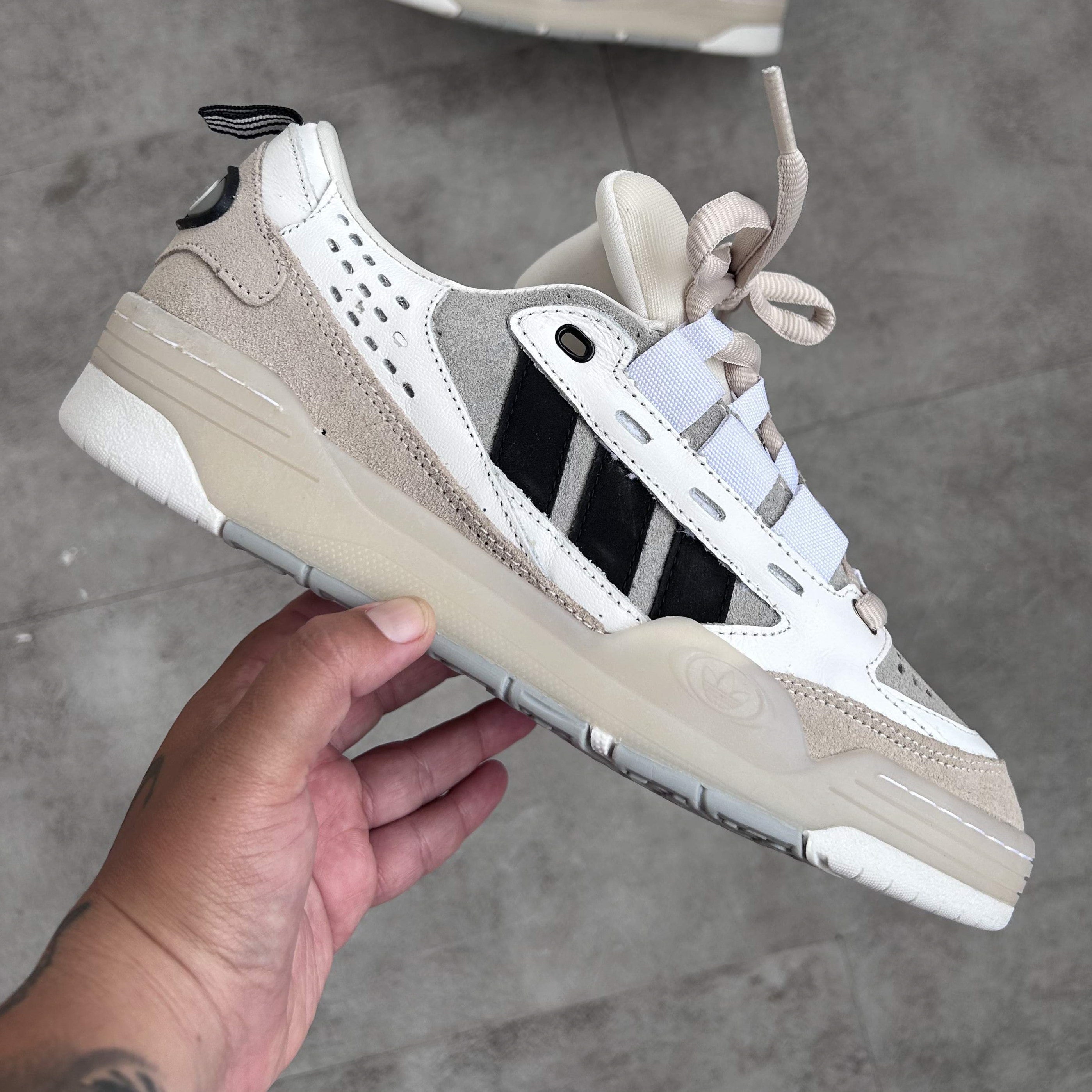 ADI2000 Chalk White Black