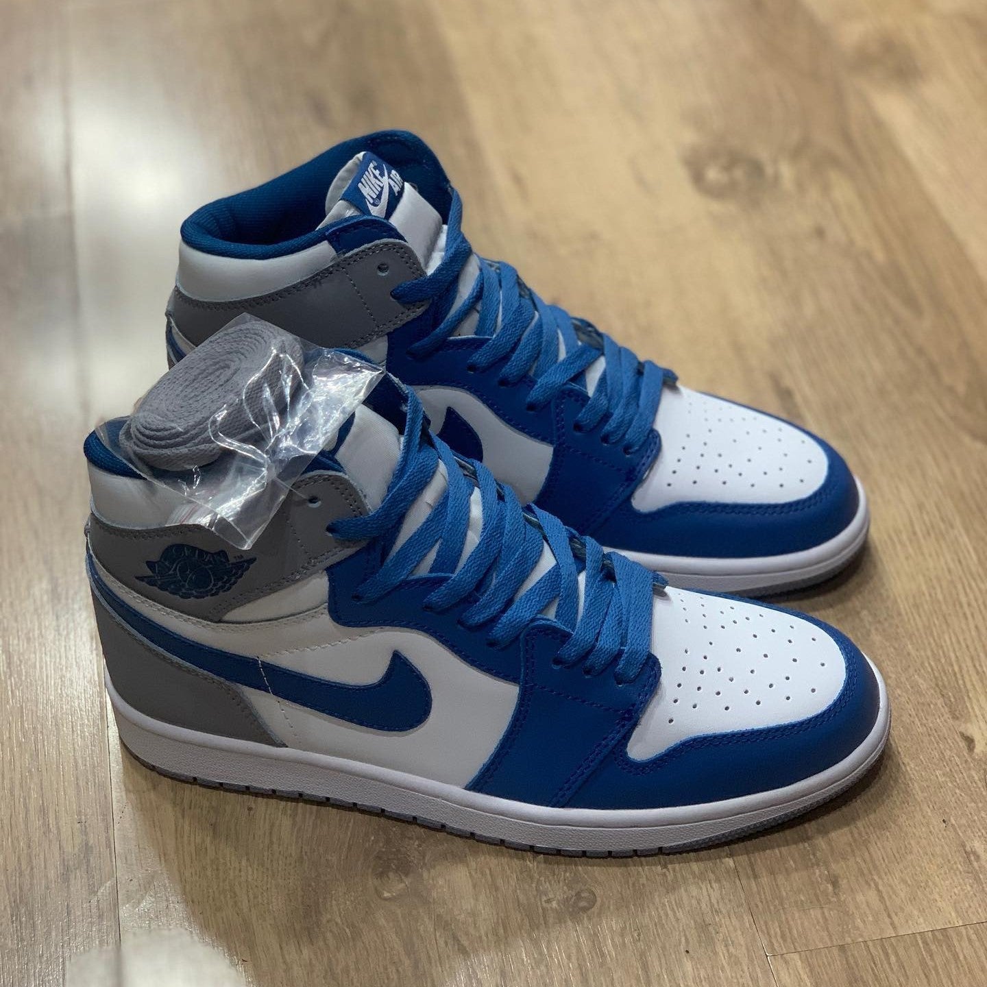Air Jordan 1 Retro High OG True Blue
