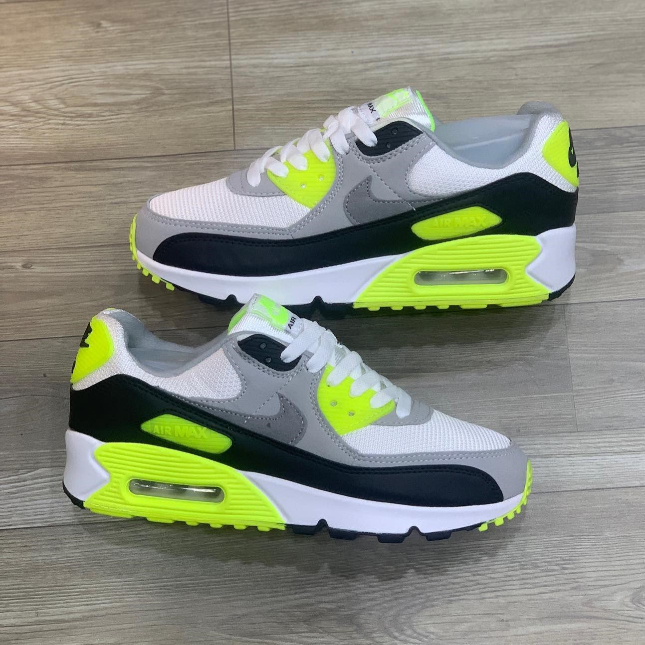 Air Max 90 Volt