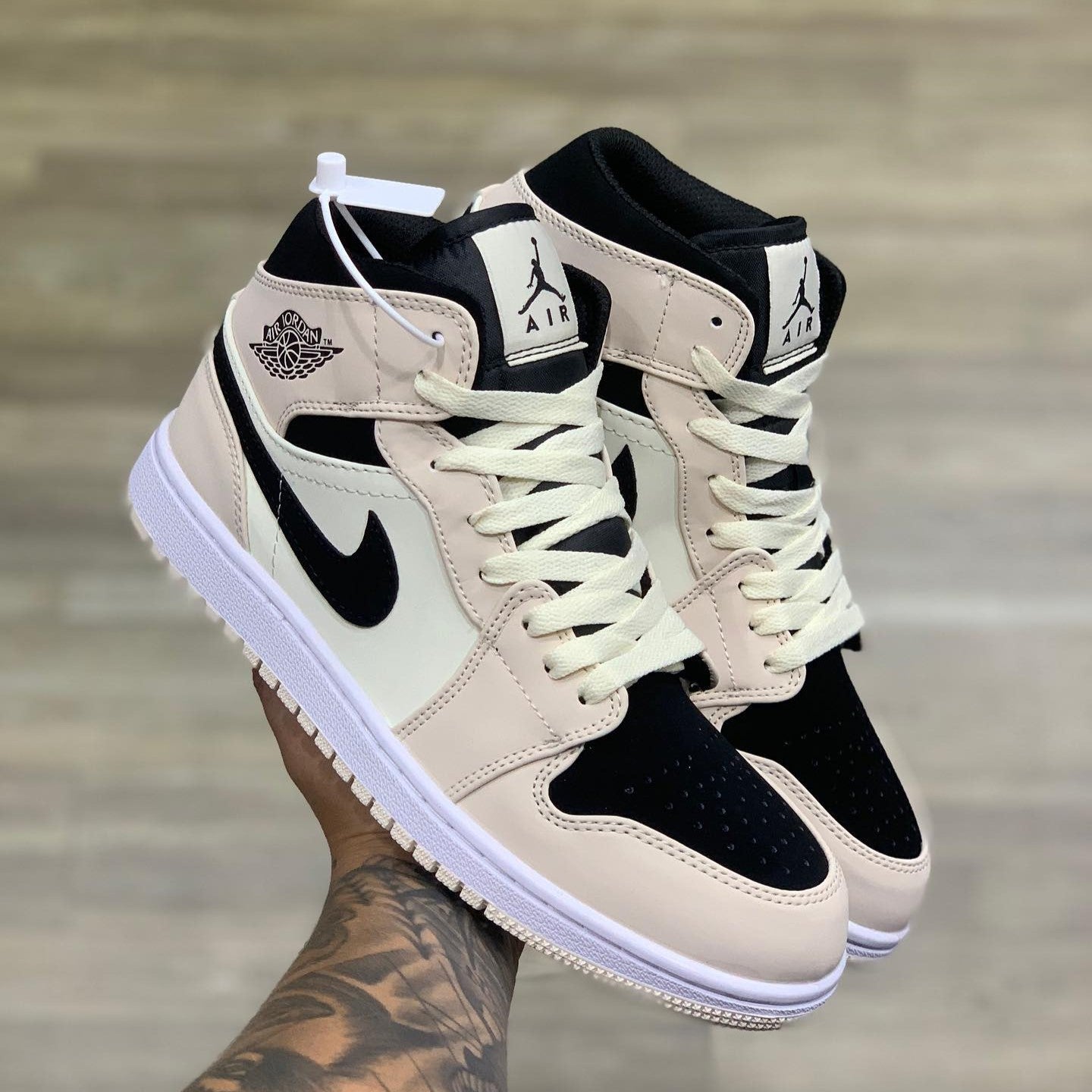 Air Jordan 1 Mid Barely Orange